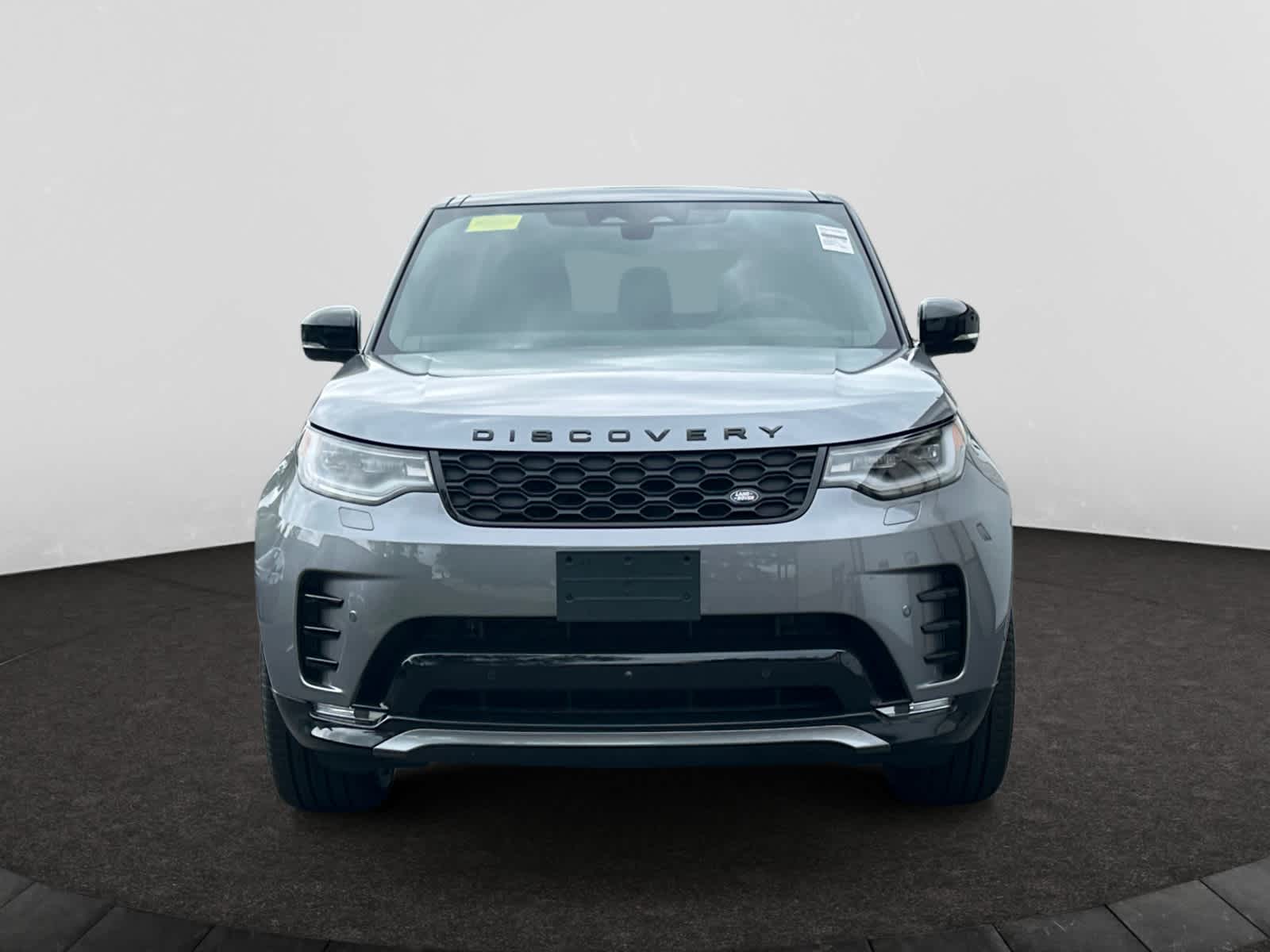 new 2025 Land Rover Discovery car, priced at $78,068