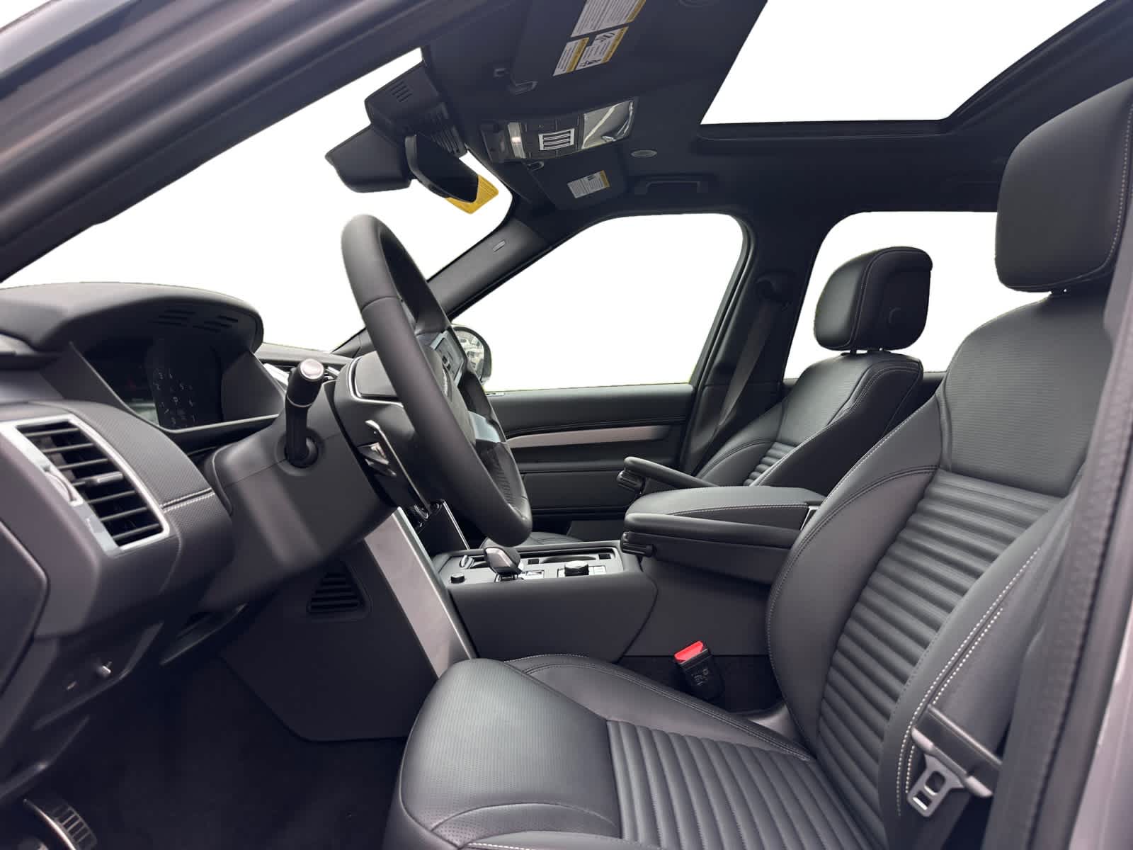 new 2025 Land Rover Discovery car, priced at $78,068