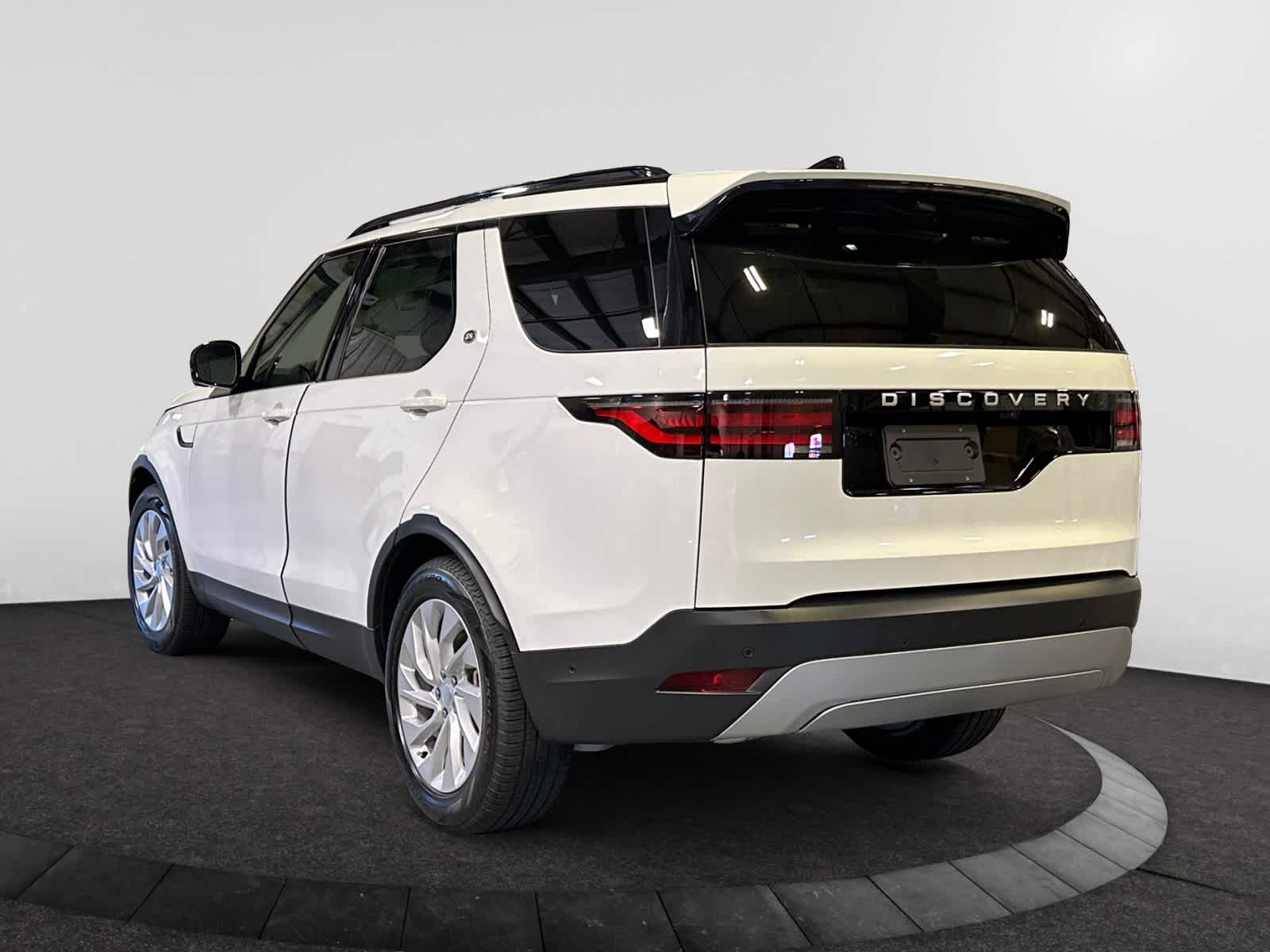 new 2025 Land Rover Discovery car, priced at $65,553