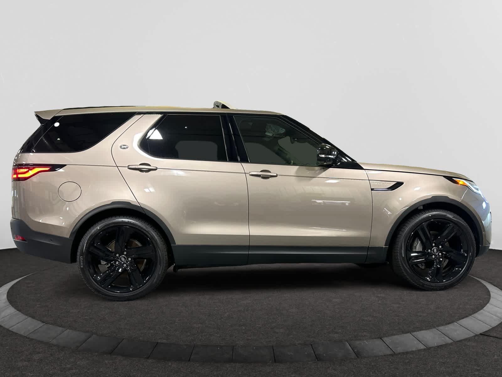 new 2025 Land Rover Discovery car, priced at $69,888