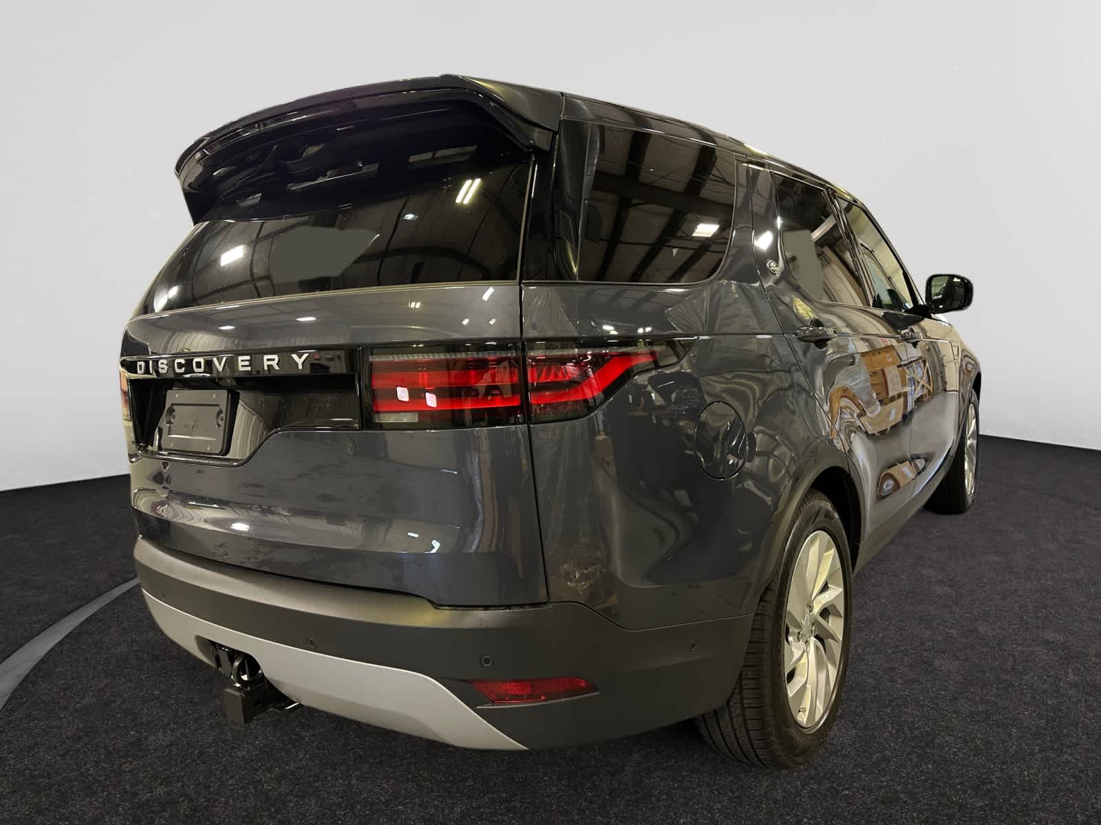 new 2025 Land Rover Discovery car, priced at $68,478