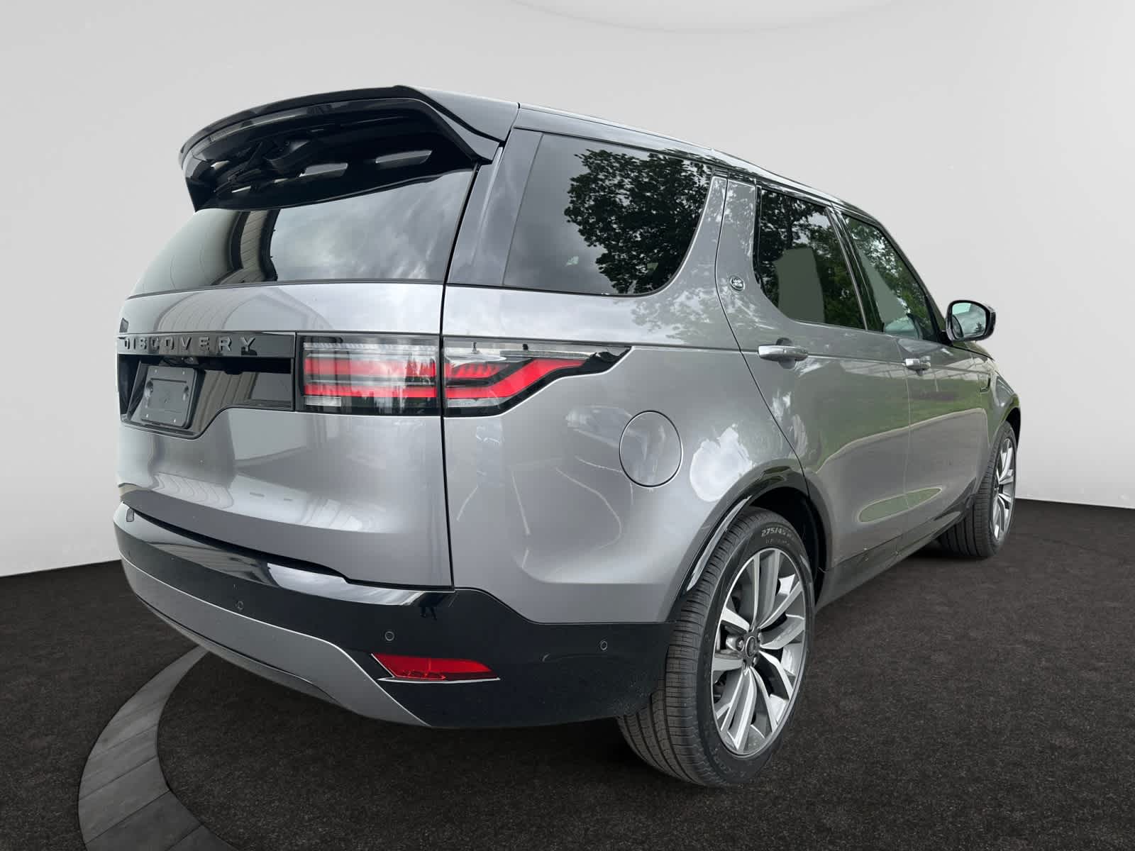 new 2025 Land Rover Discovery car, priced at $78,068