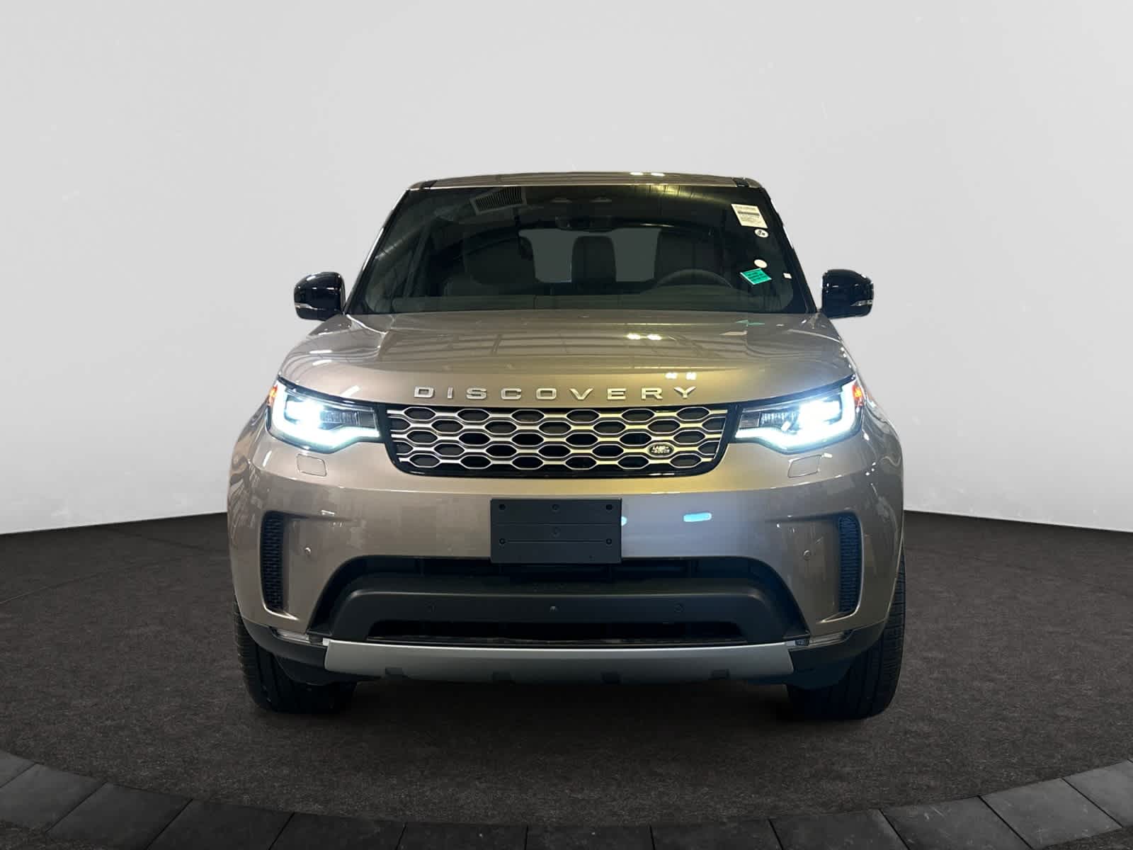 new 2025 Land Rover Discovery car, priced at $69,888