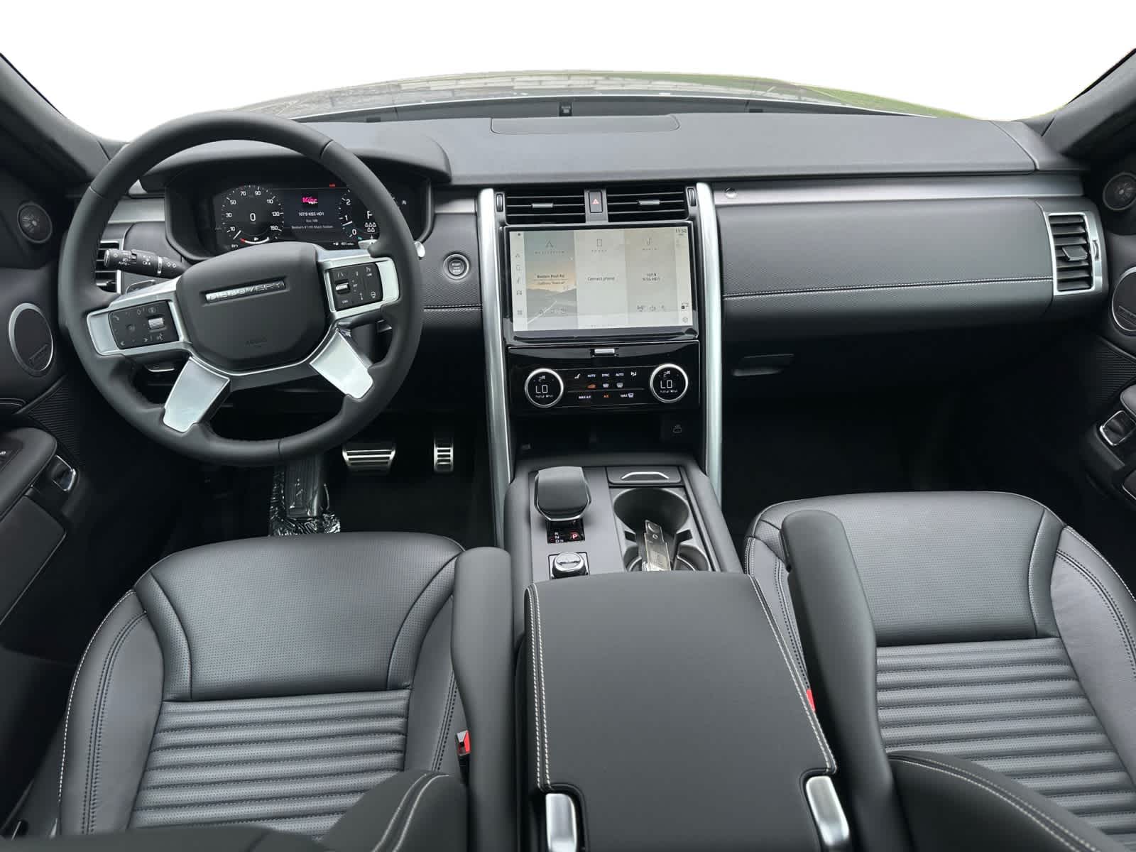 new 2025 Land Rover Discovery car, priced at $78,068