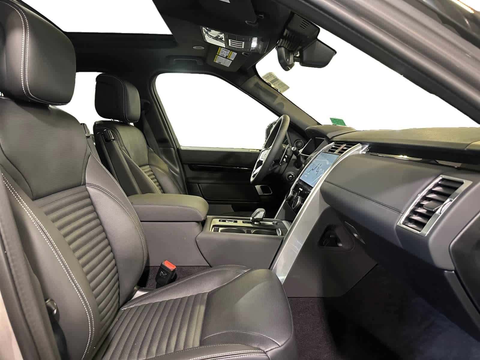 new 2025 Land Rover Discovery car, priced at $69,888