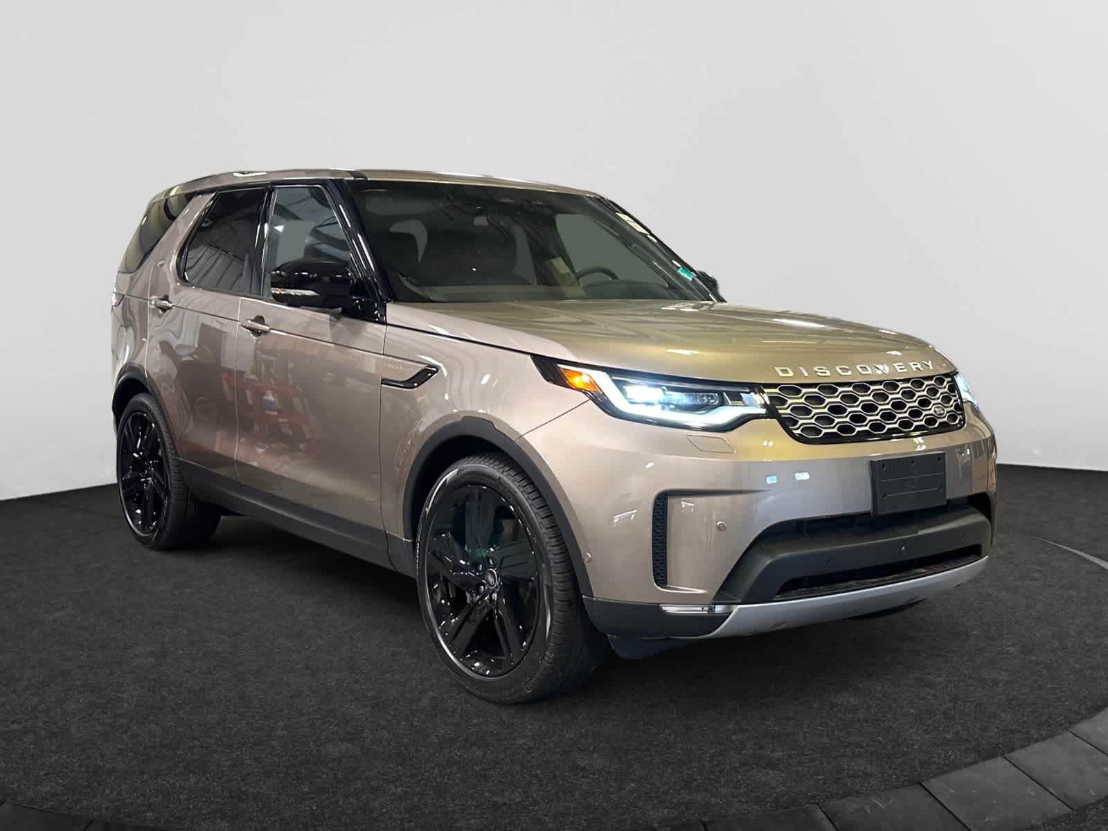 new 2025 Land Rover Discovery car, priced at $69,888