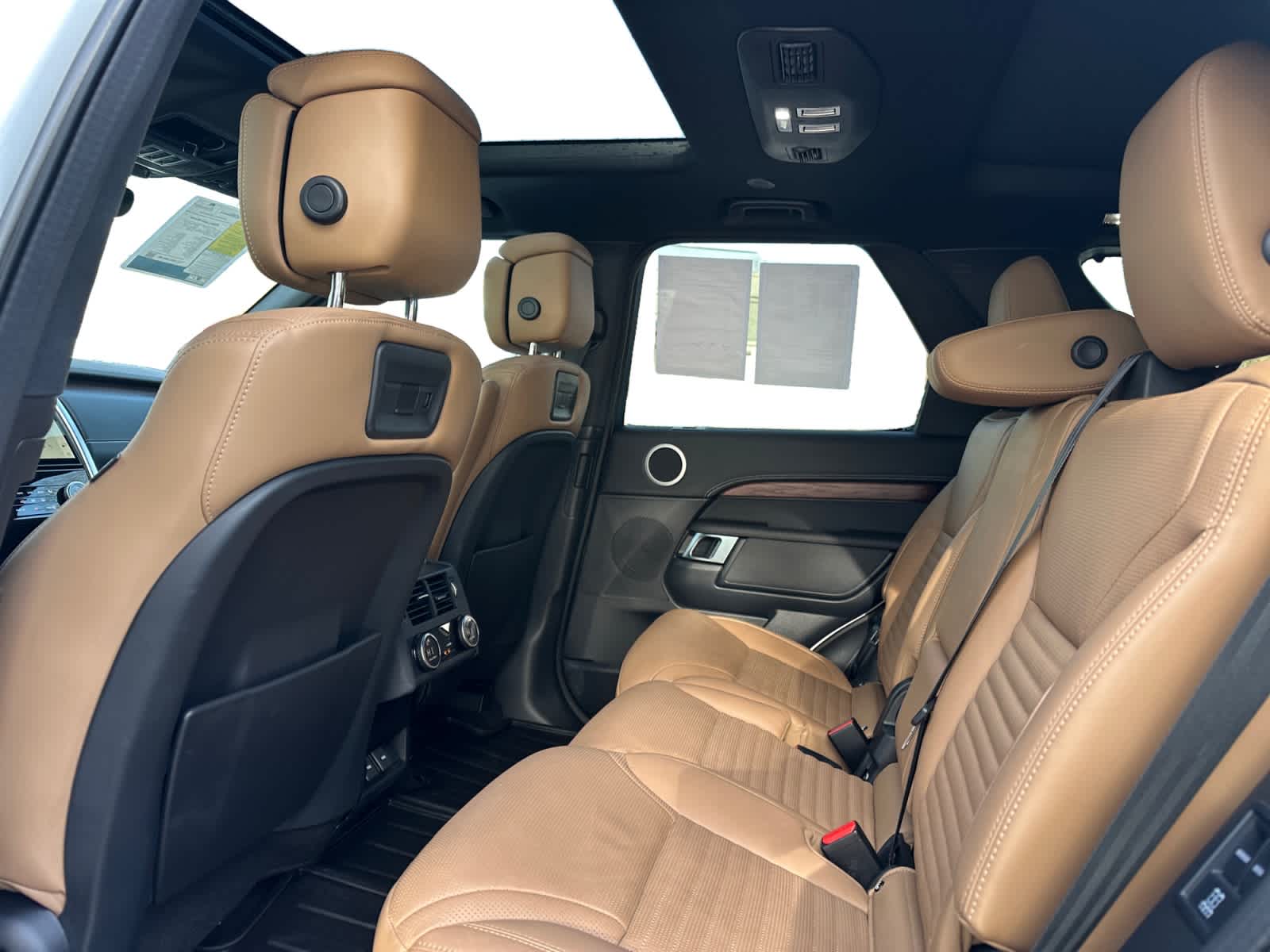 used 2024 Land Rover Discovery car, priced at $55,998