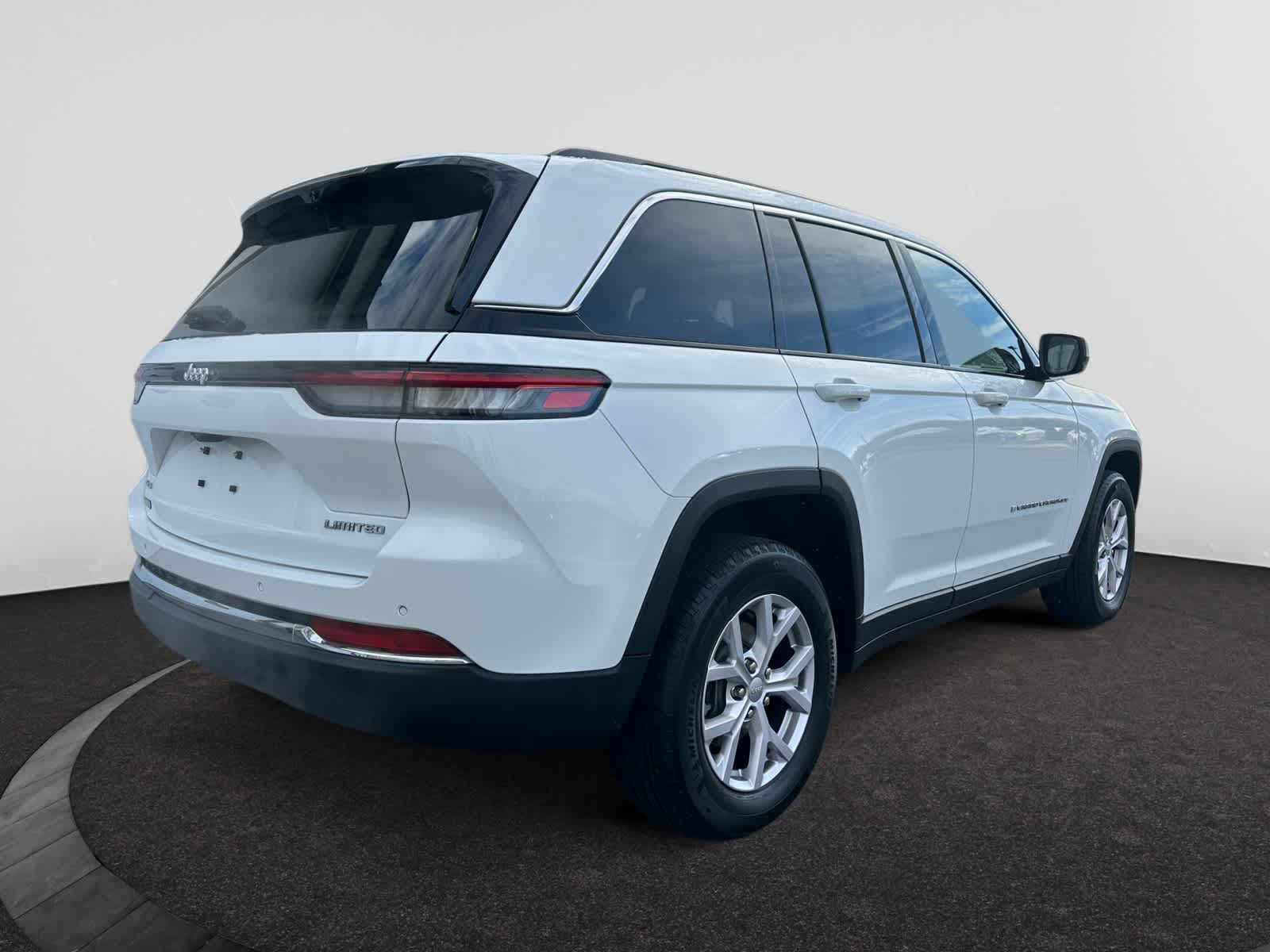 used 2022 Jeep Grand Cherokee car, priced at $31,498