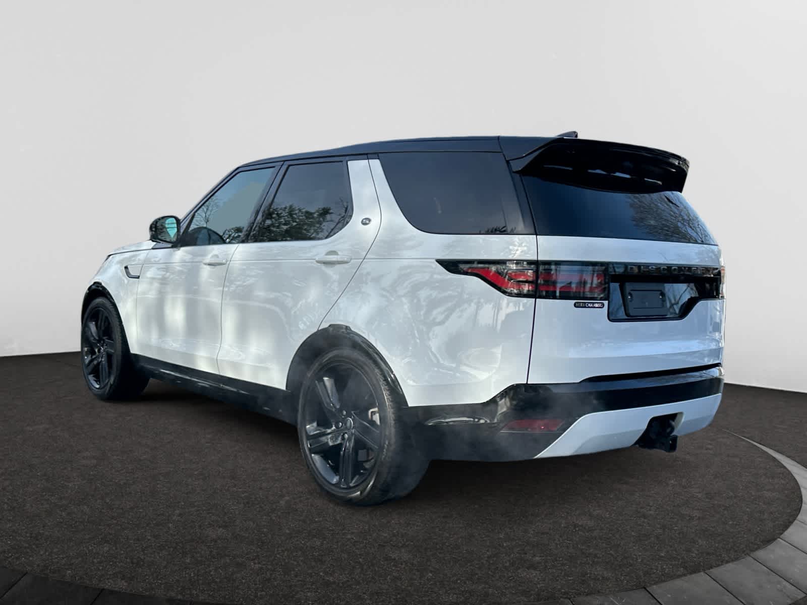 used 2024 Land Rover Discovery car, priced at $55,998