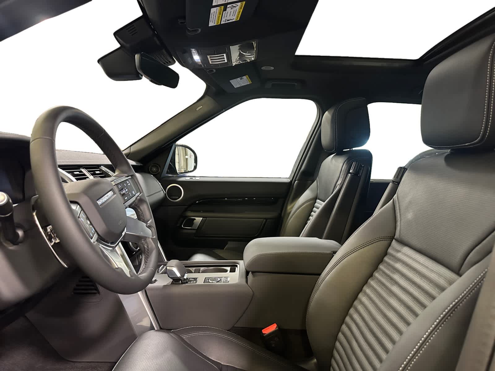 new 2025 Land Rover Discovery car, priced at $69,888