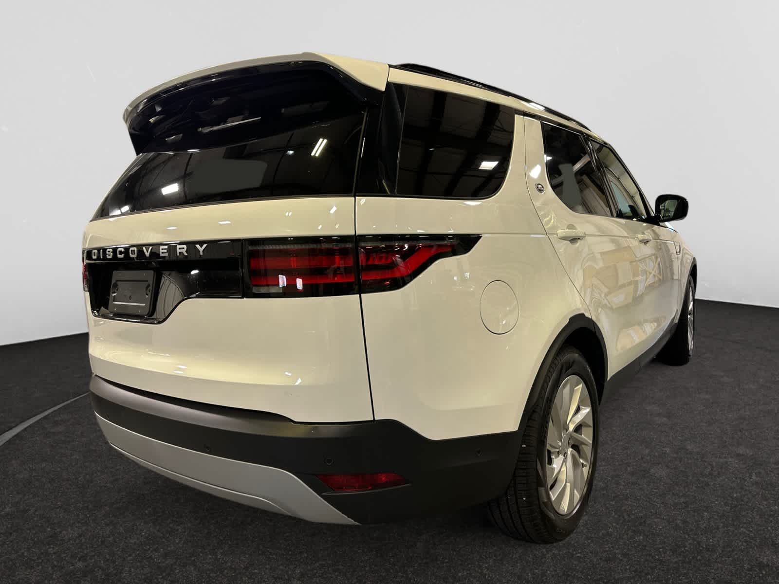 new 2025 Land Rover Discovery car, priced at $65,553