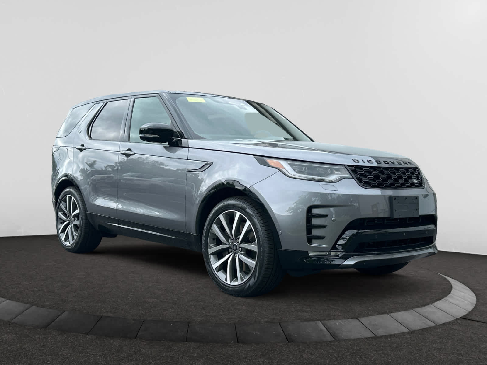 new 2025 Land Rover Discovery car, priced at $78,068
