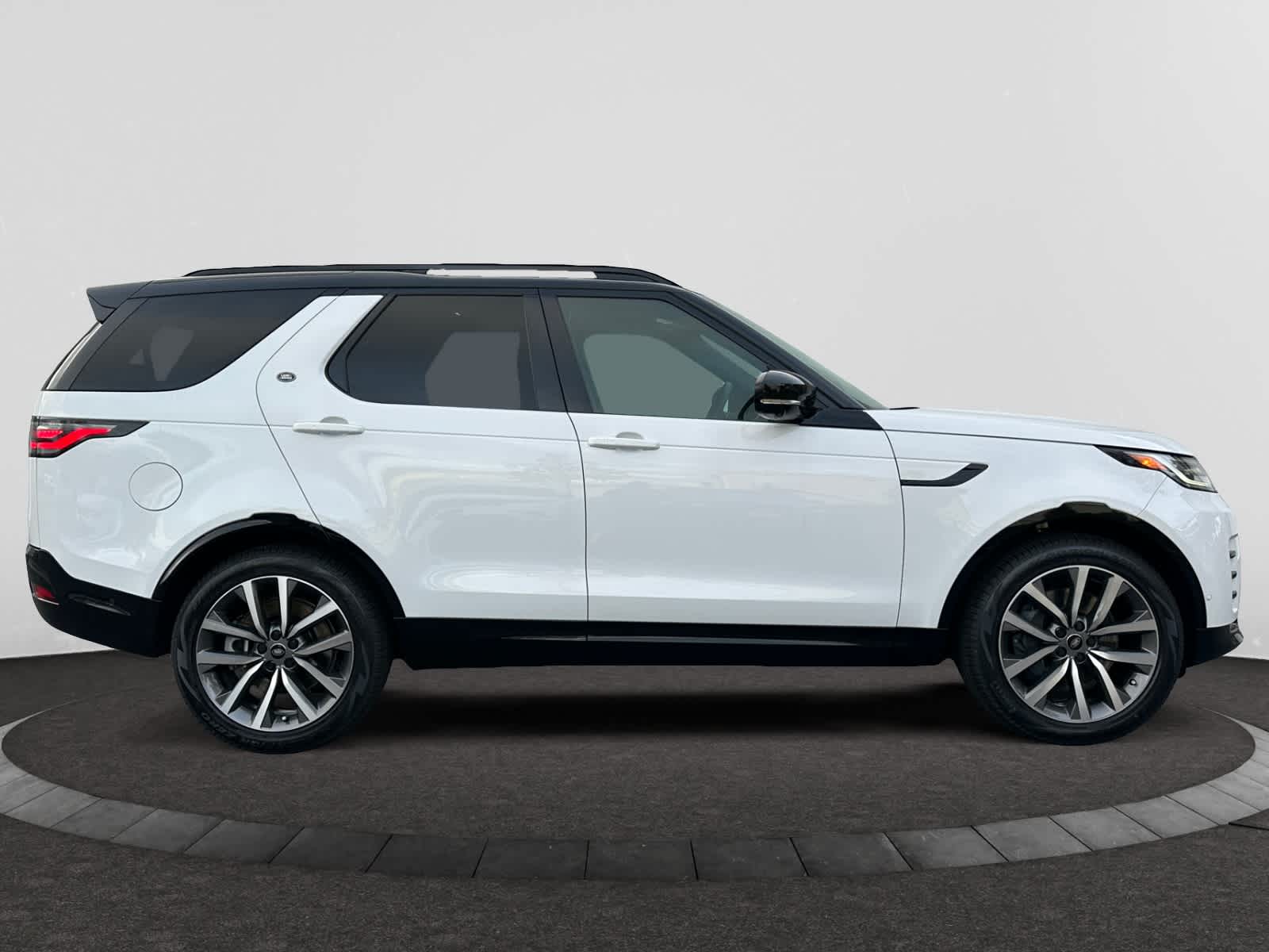 new 2026 Land Rover Discovery car, priced at $81,166