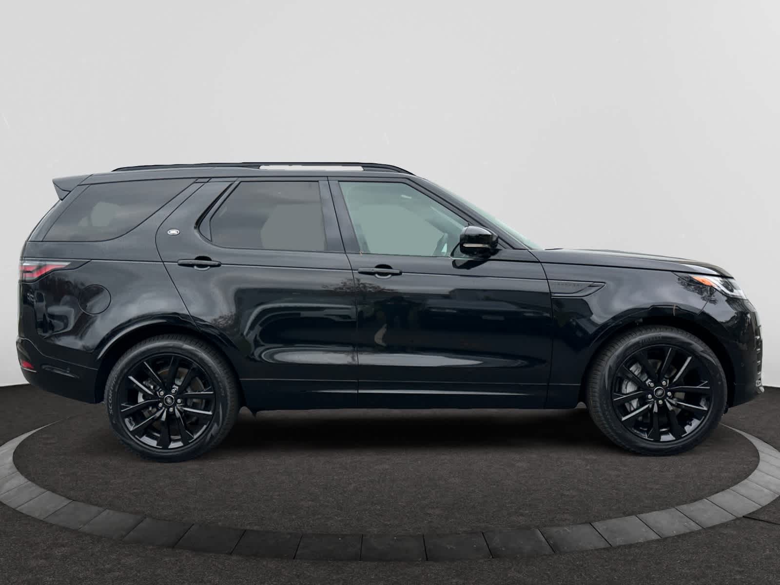 new 2026 Land Rover Discovery car, priced at $74,436