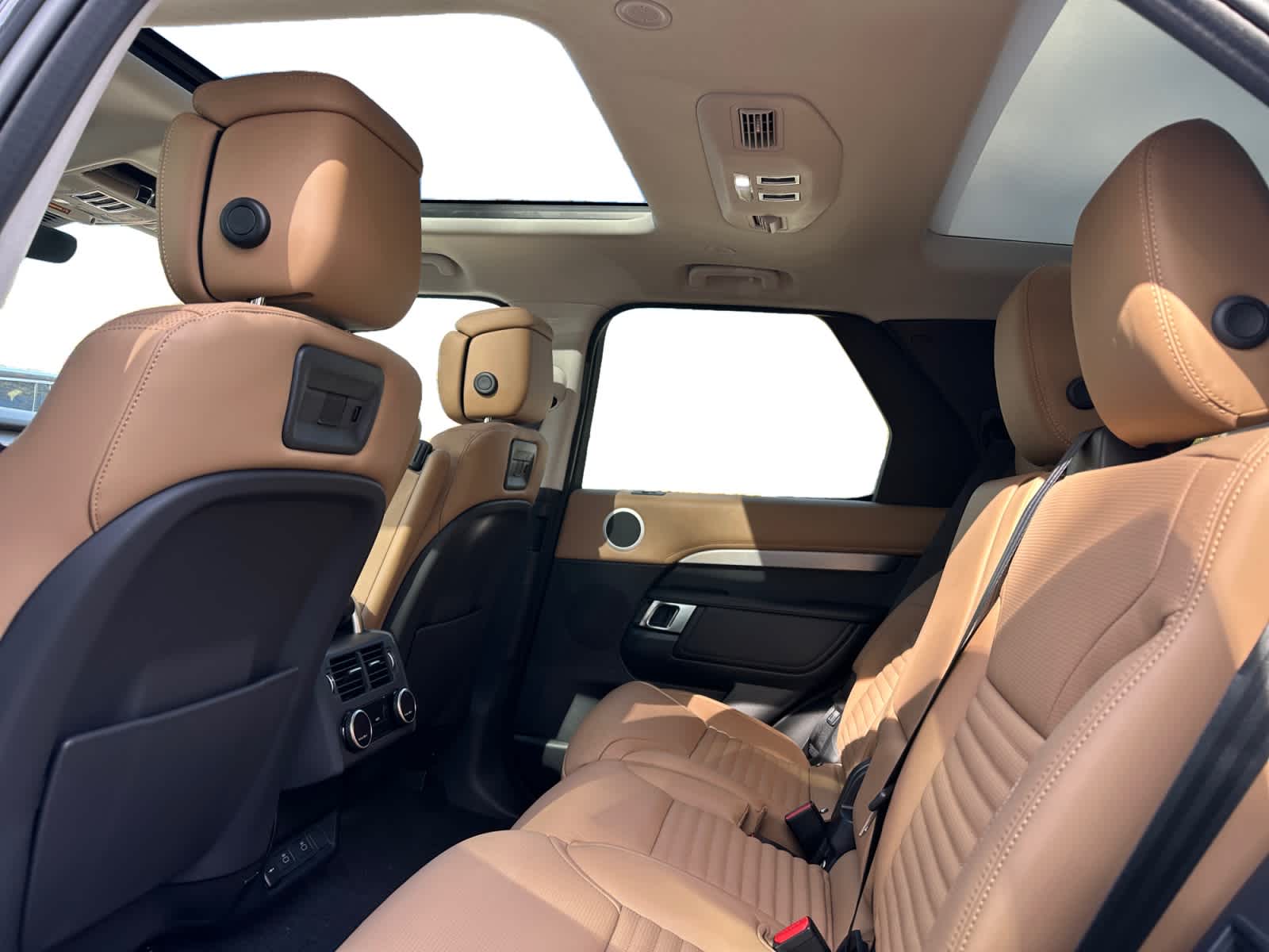 new 2026 Land Rover Discovery car, priced at $91,496