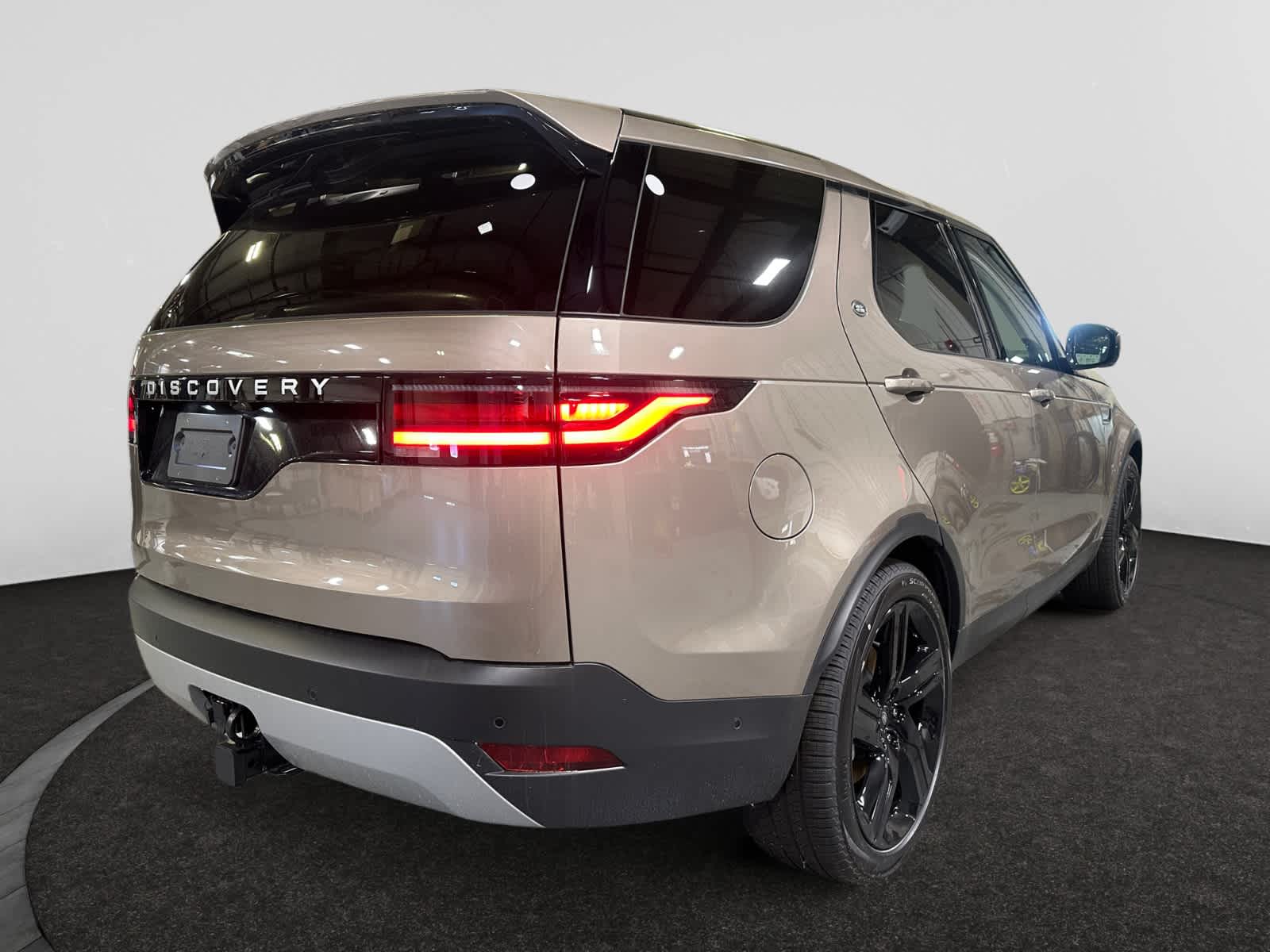 new 2025 Land Rover Discovery car, priced at $69,888