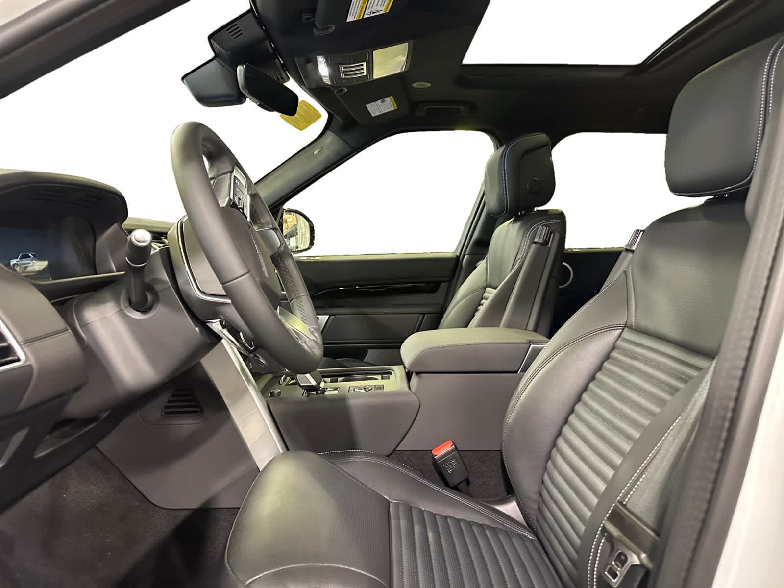 new 2025 Land Rover Discovery car, priced at $65,553