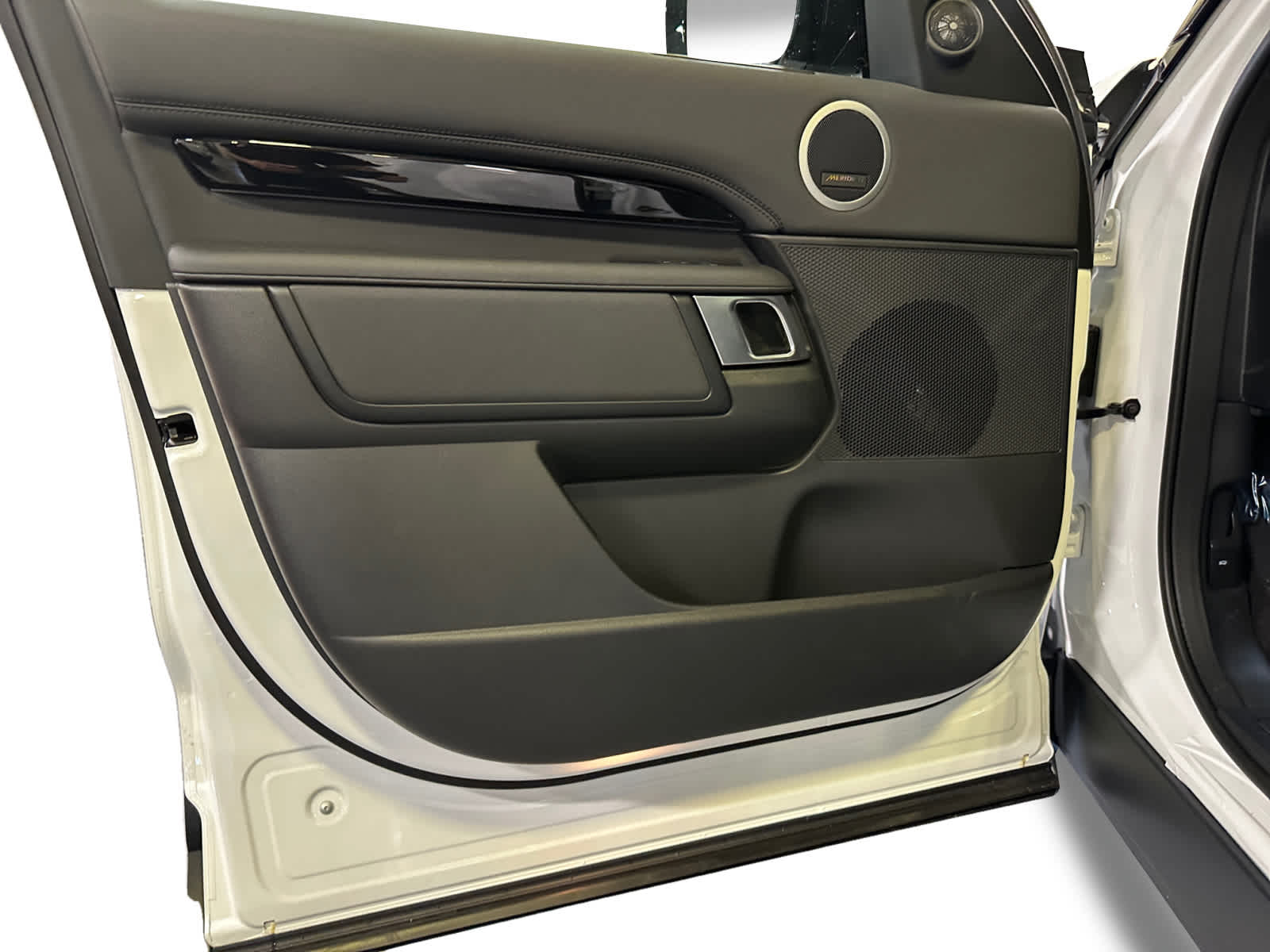 new 2025 Land Rover Discovery car, priced at $65,553