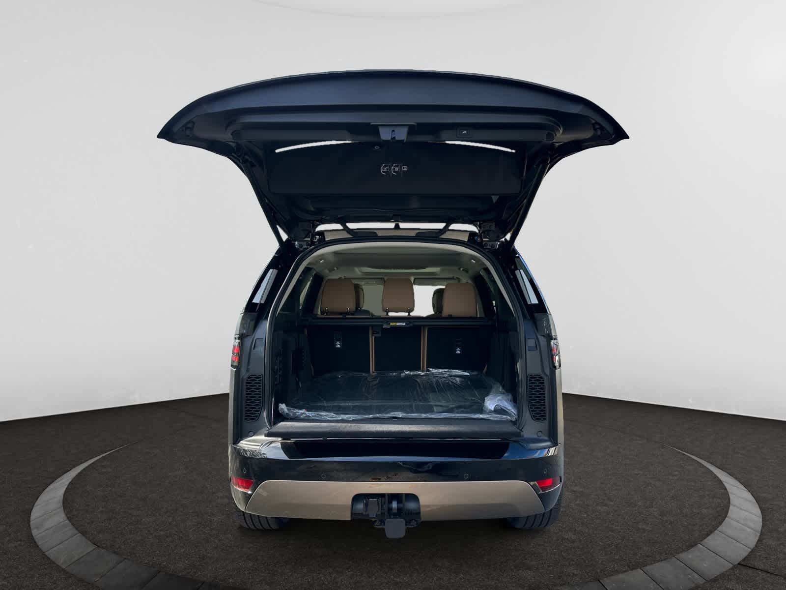 new 2026 Land Rover Discovery car, priced at $91,496