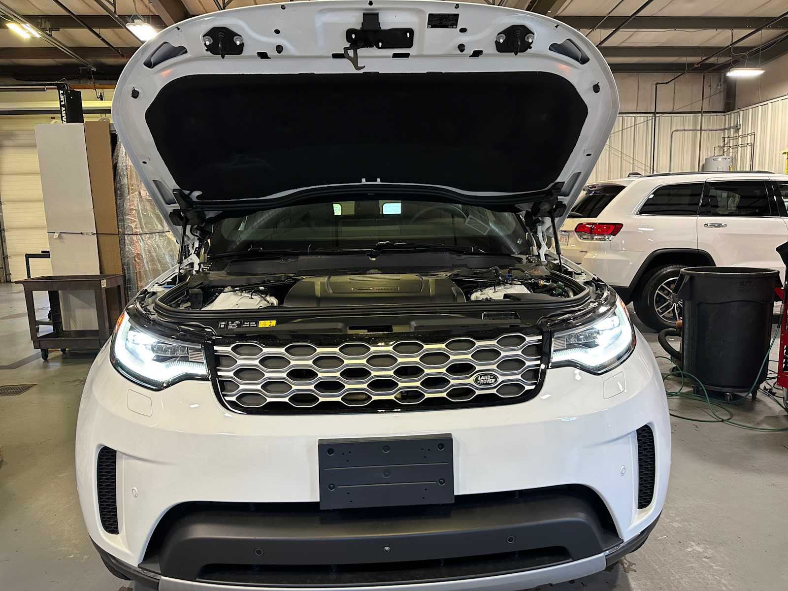 new 2025 Land Rover Discovery car, priced at $65,553