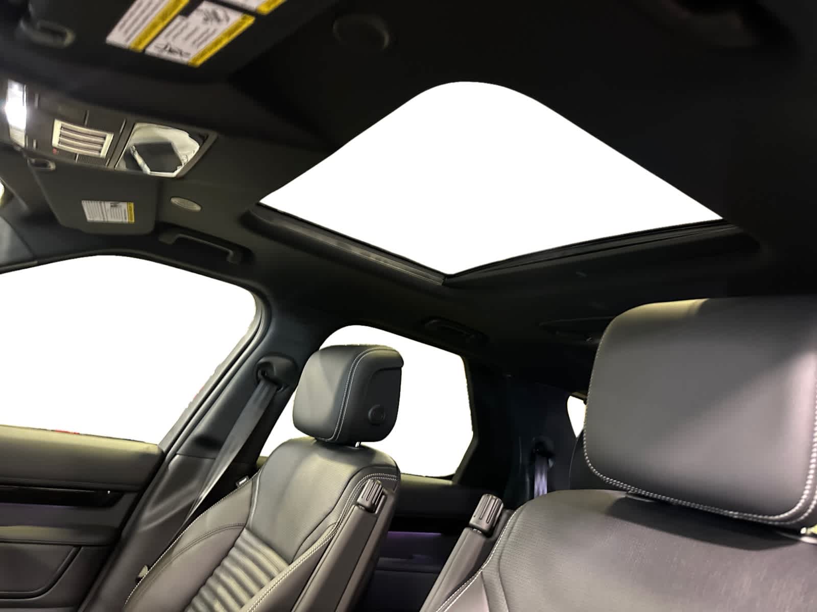new 2025 Land Rover Discovery car, priced at $68,478