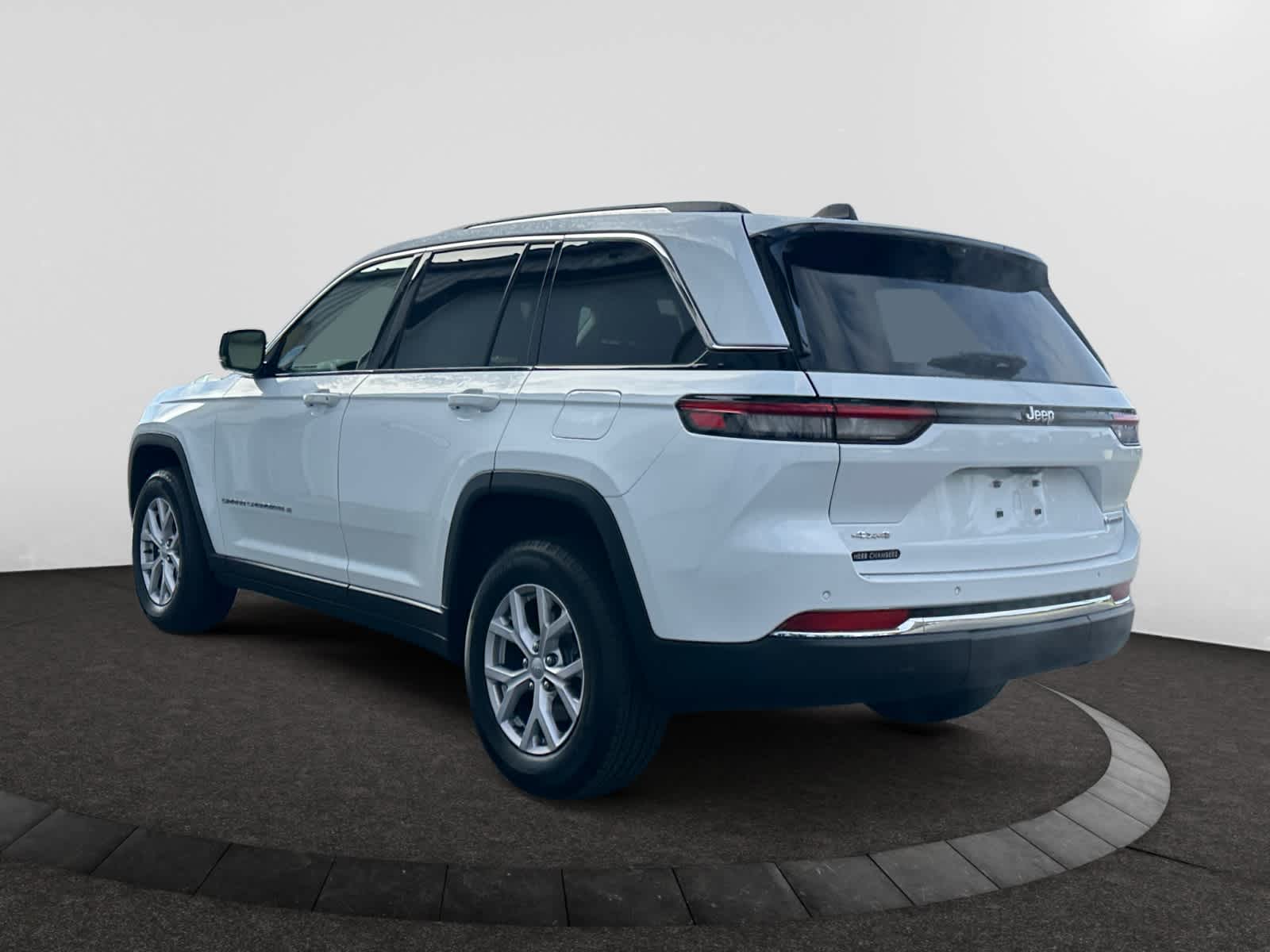 used 2022 Jeep Grand Cherokee car, priced at $31,498