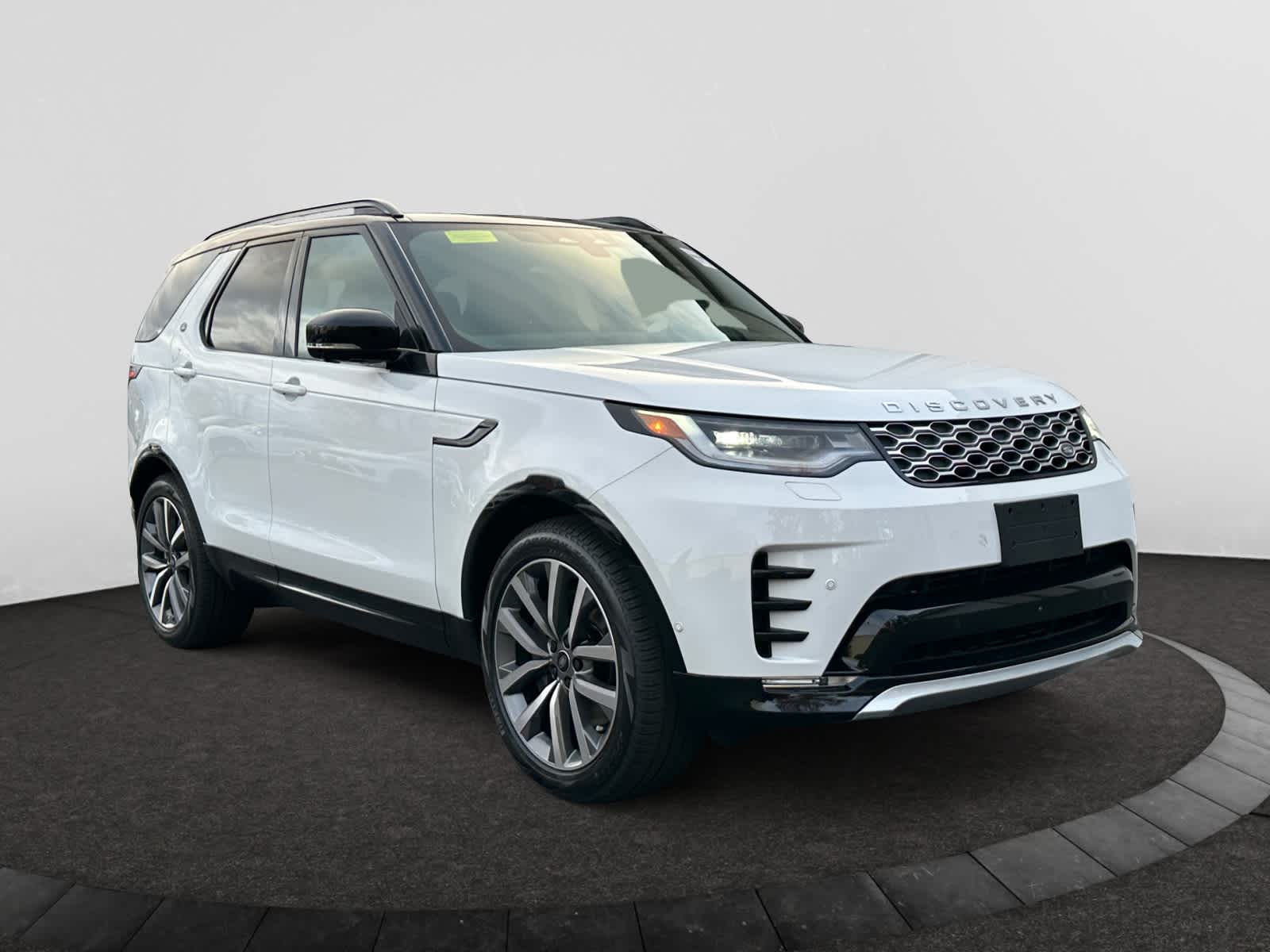 new 2026 Land Rover Discovery car, priced at $81,166
