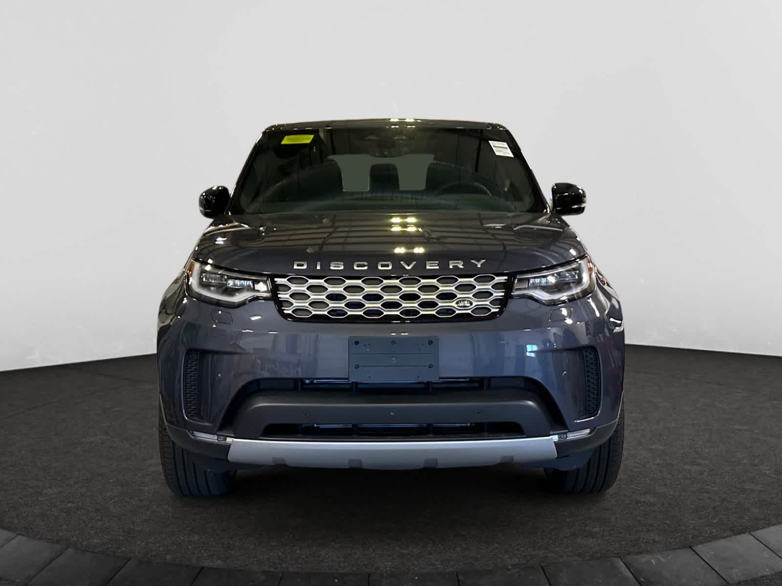new 2025 Land Rover Discovery car, priced at $68,478