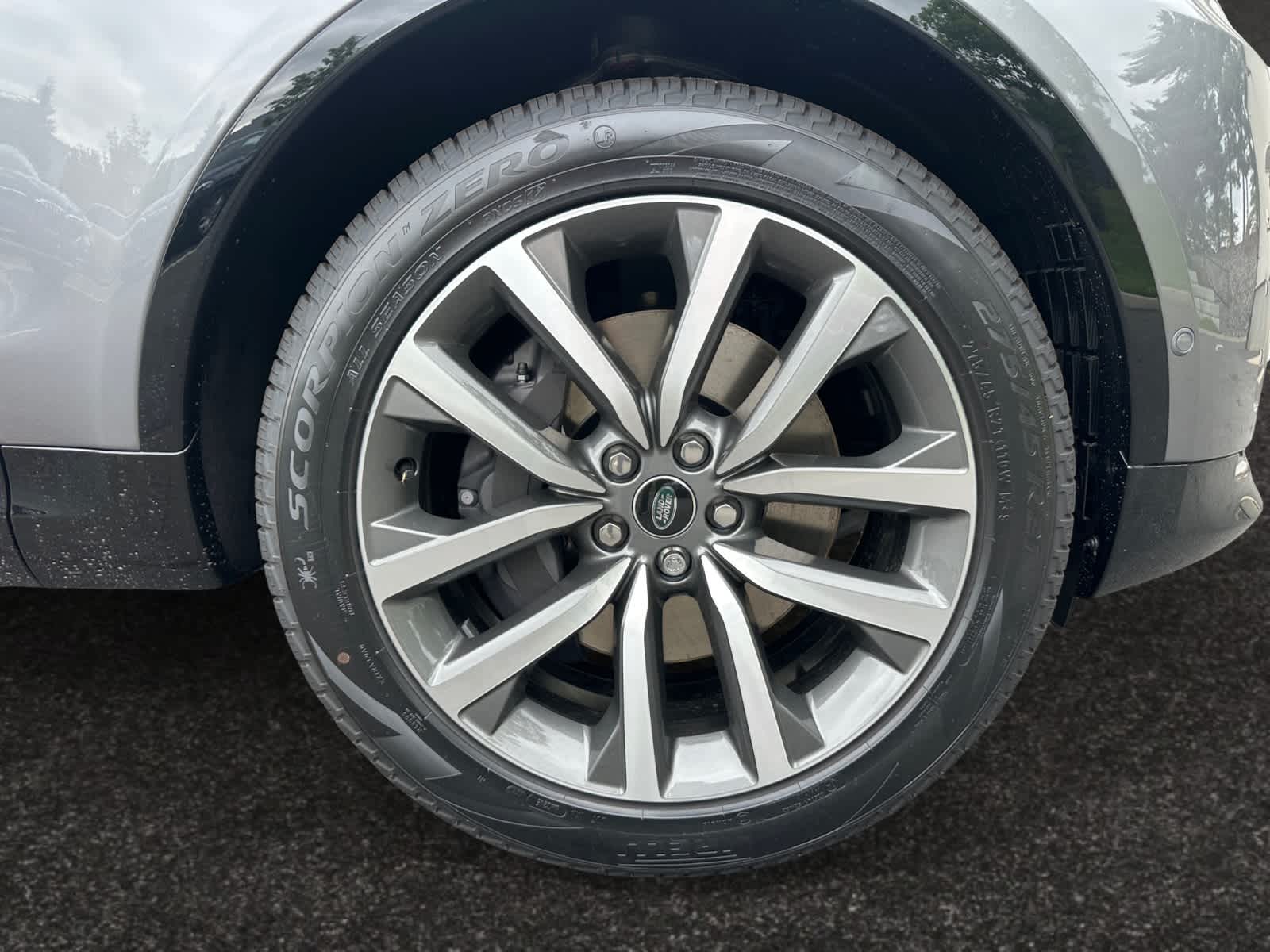 new 2025 Land Rover Discovery car, priced at $78,068