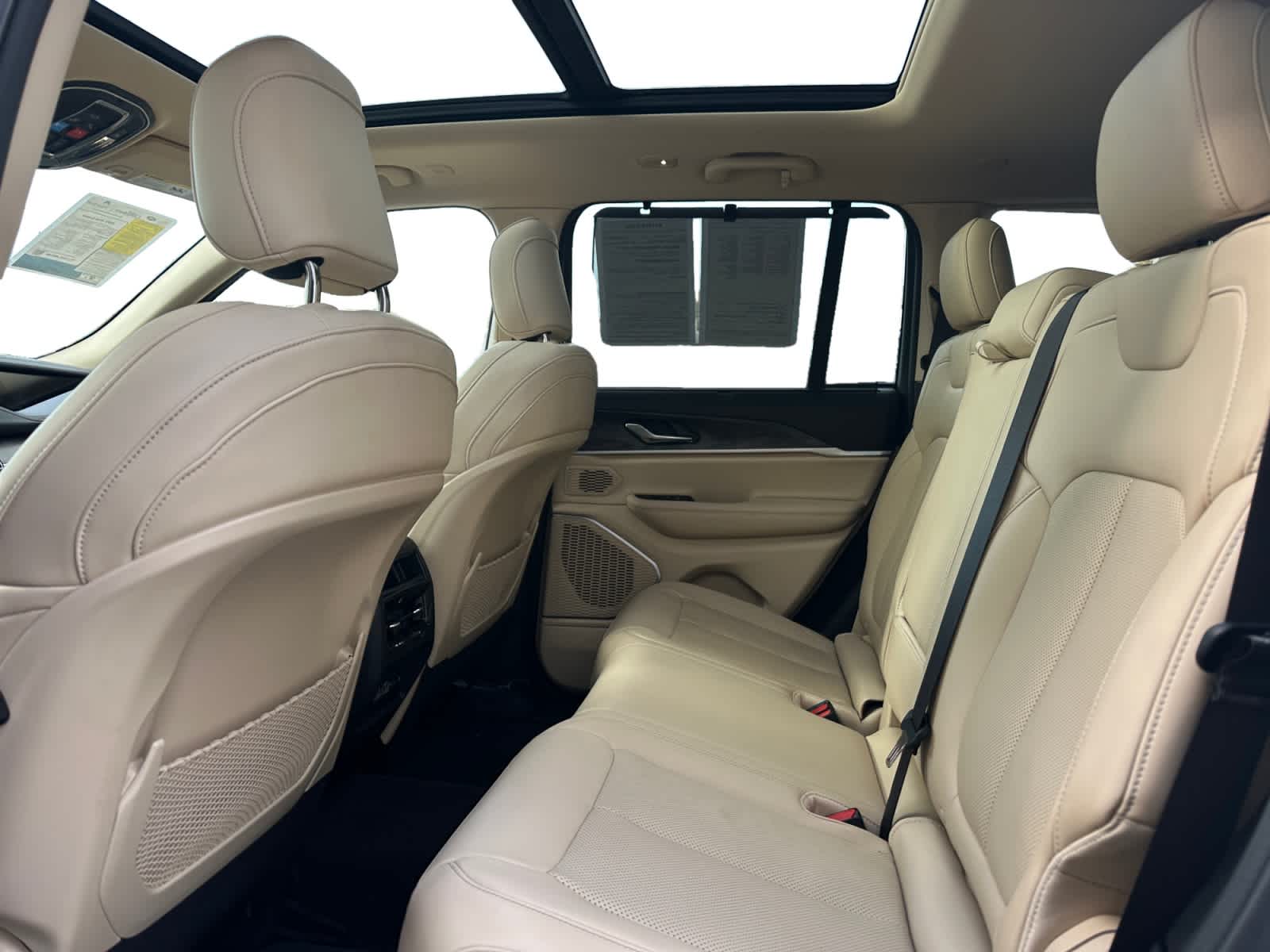 used 2022 Jeep Grand Cherokee car, priced at $31,498