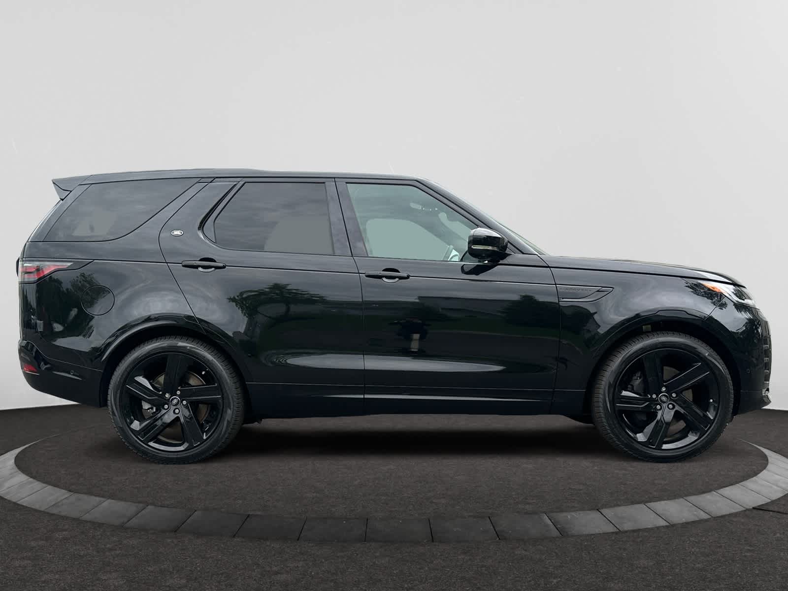 new 2025 Land Rover Discovery car, priced at $78,828
