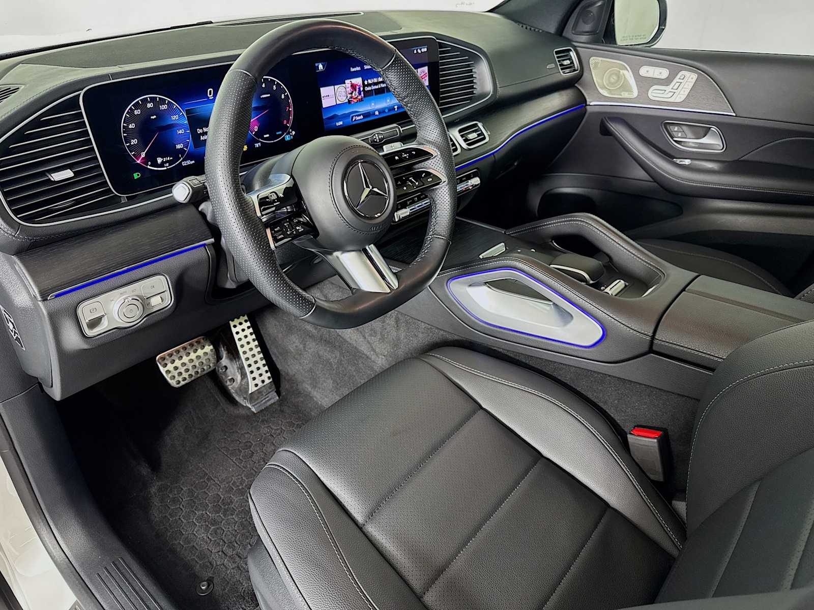 used 2025 Mercedes-Benz GLS car, priced at $77,998