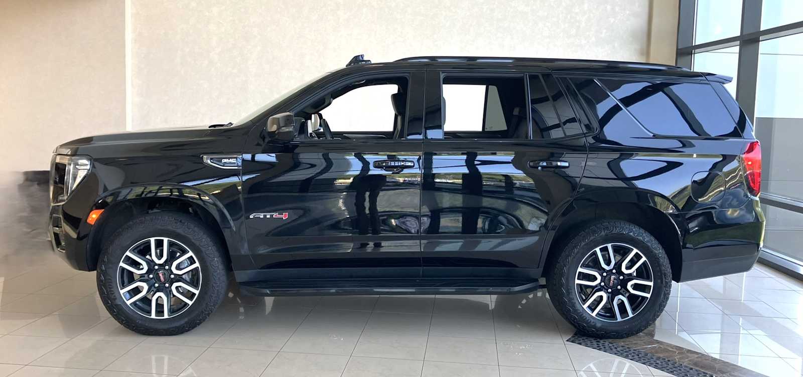 used 2024 GMC Yukon car, priced at $65,998