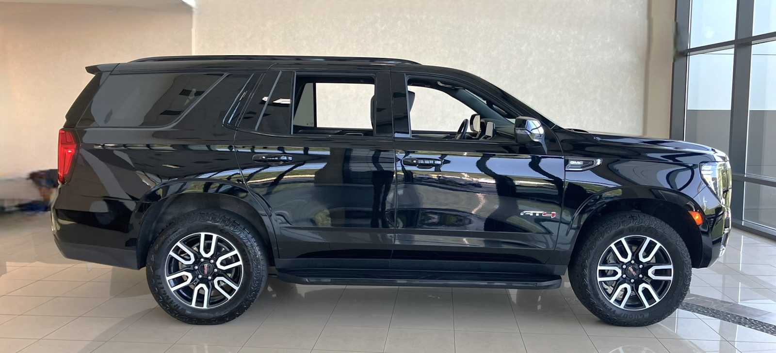 used 2024 GMC Yukon car, priced at $65,998