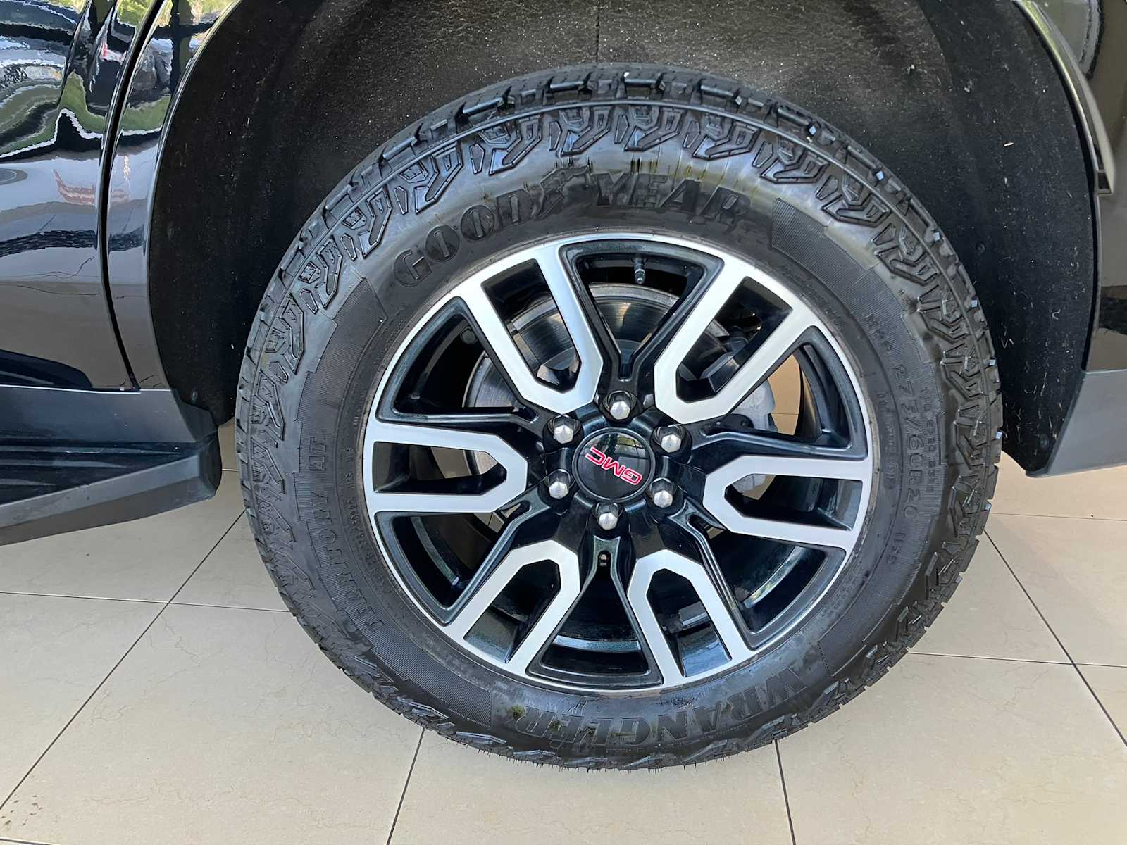 used 2024 GMC Yukon car, priced at $65,998