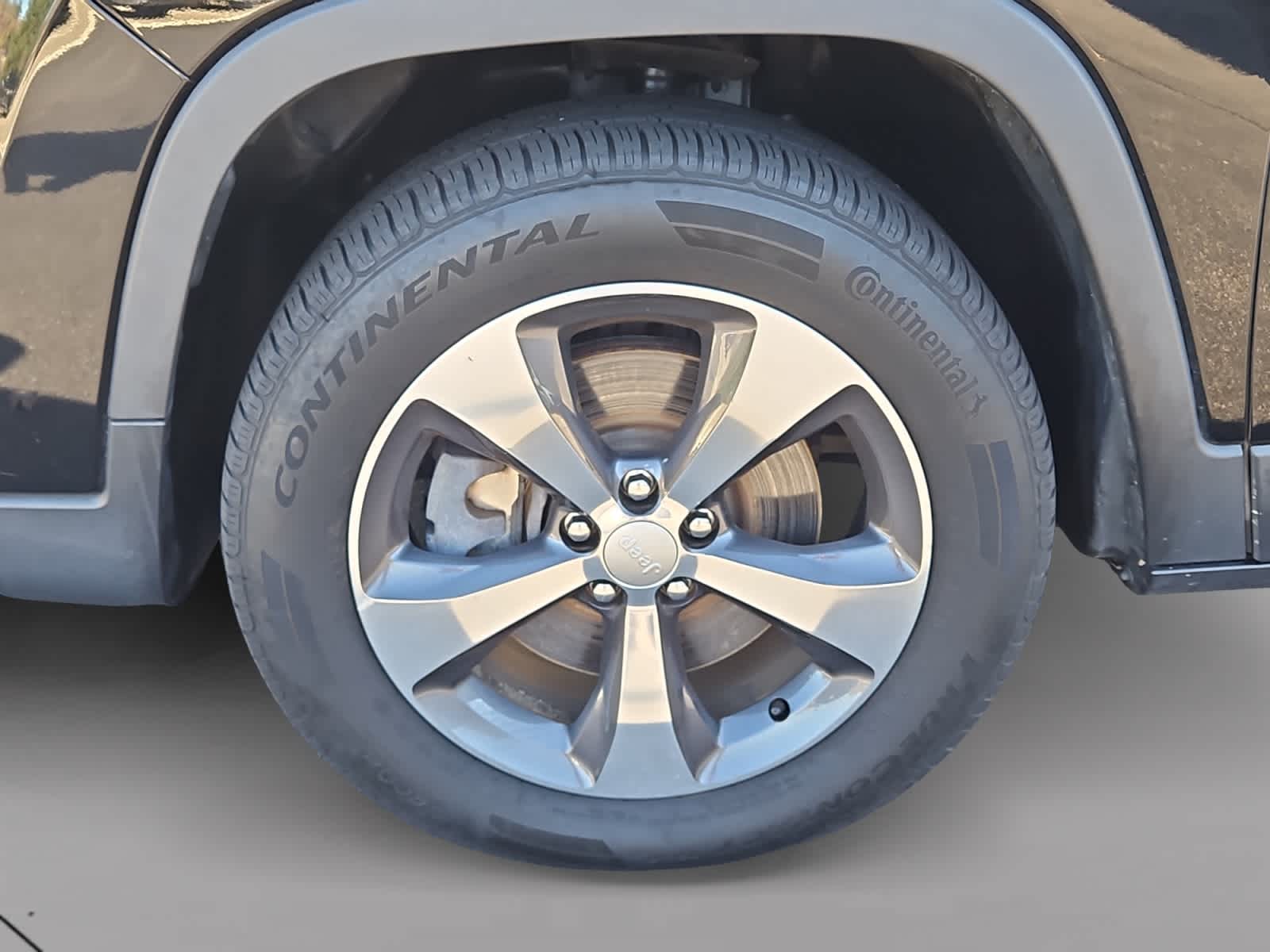 used 2019 Jeep Cherokee car, priced at $15,998