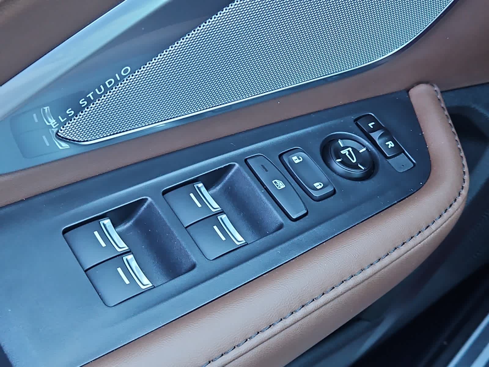 used 2021 Acura RDX car, priced at $27,998