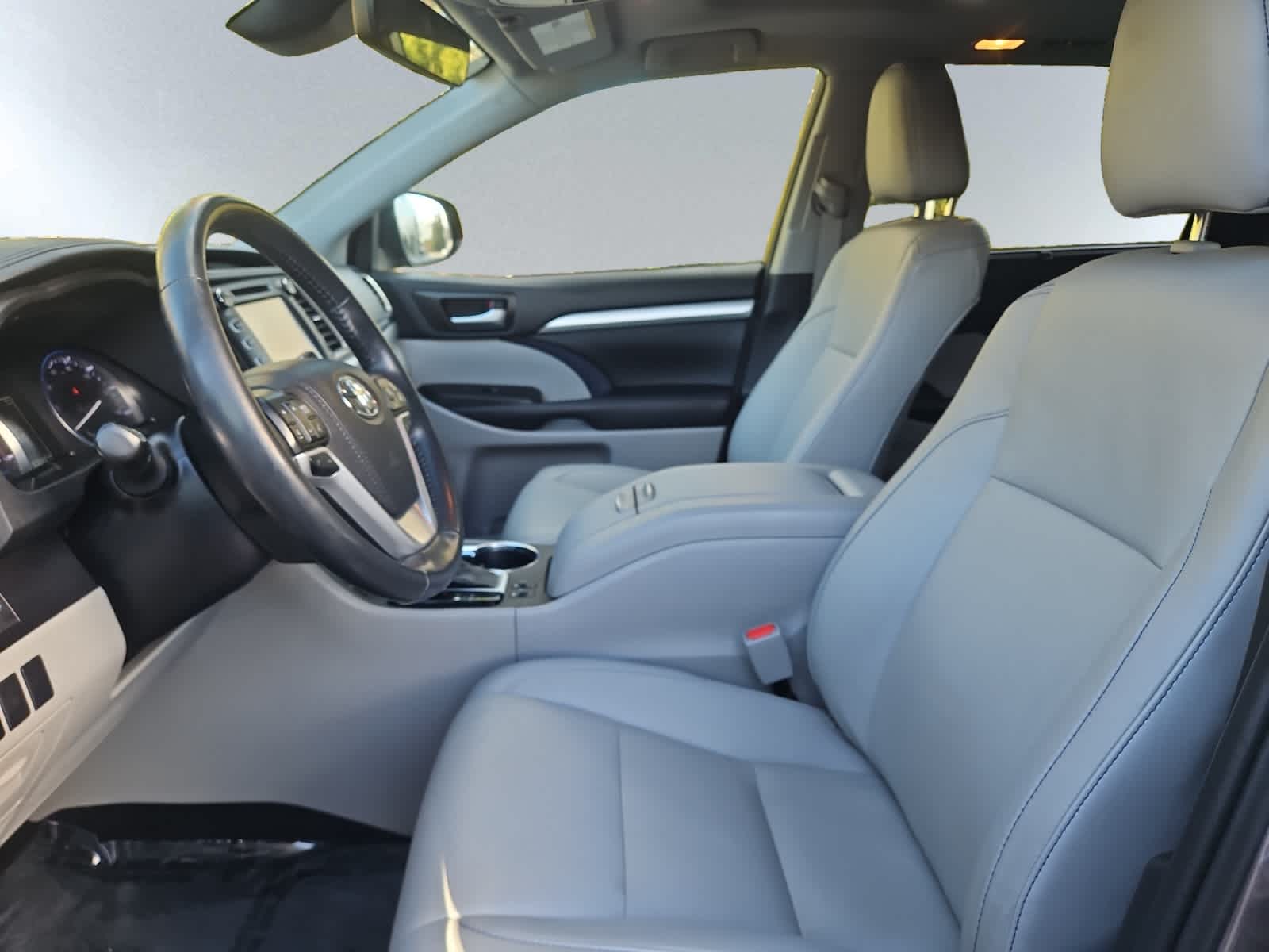 used 2019 Toyota Highlander car, priced at $27,998