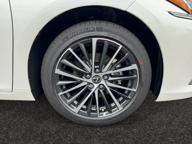 new 2025 Lexus ES 350 car