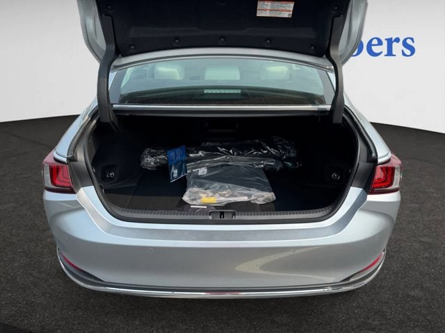 new 2025 Lexus ES car