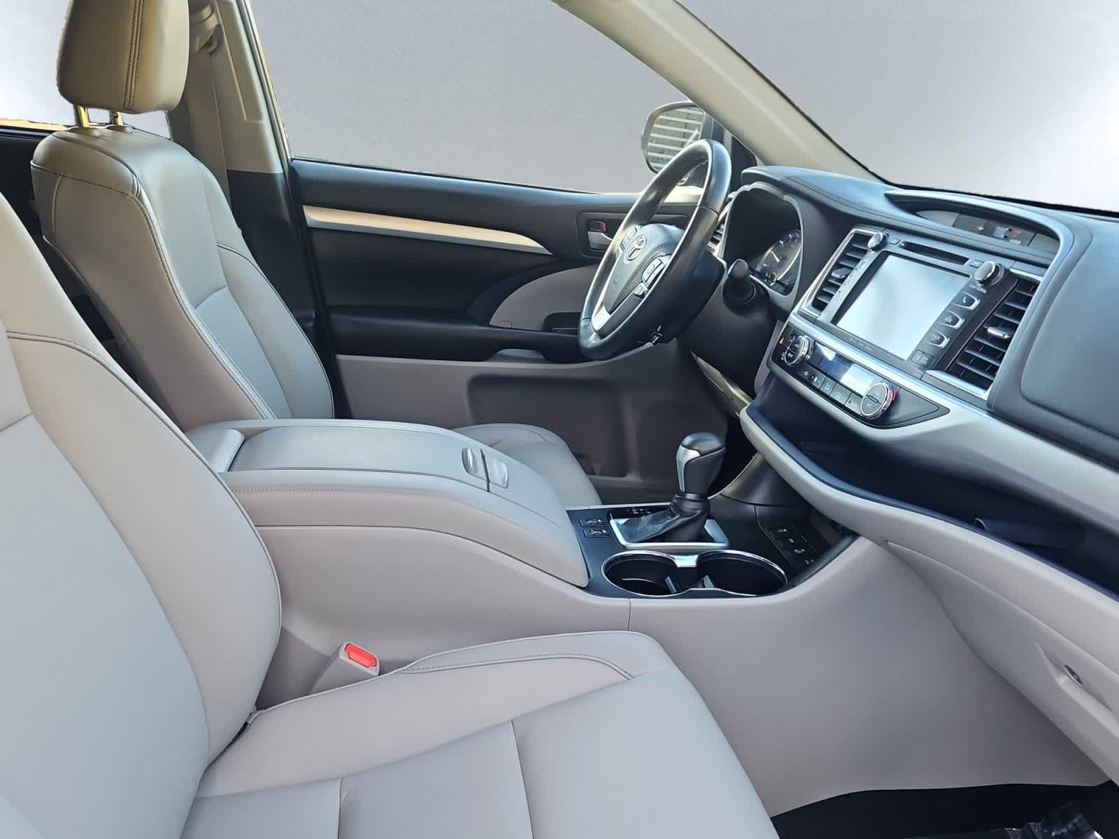 used 2019 Toyota Highlander car, priced at $27,998