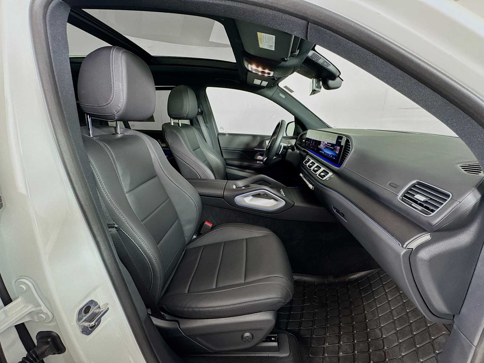 used 2025 Mercedes-Benz GLS car, priced at $77,998