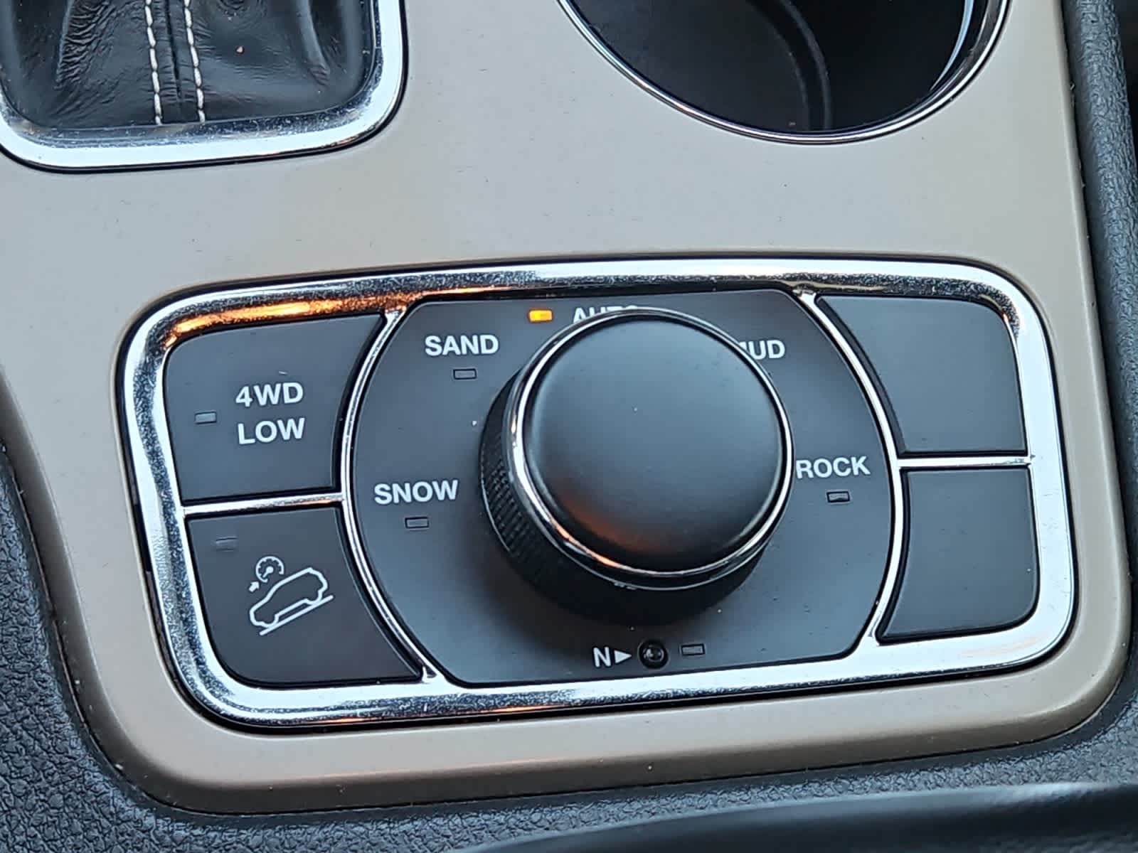 used 2016 Jeep Grand Cherokee car, priced at $16,998