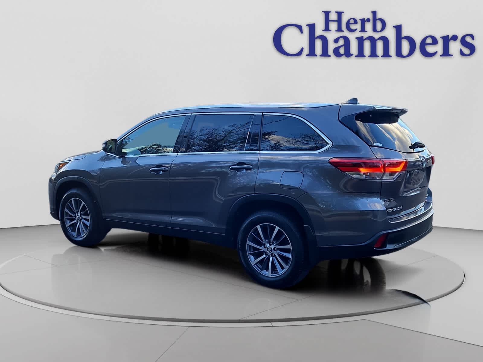 used 2019 Toyota Highlander car, priced at $27,998