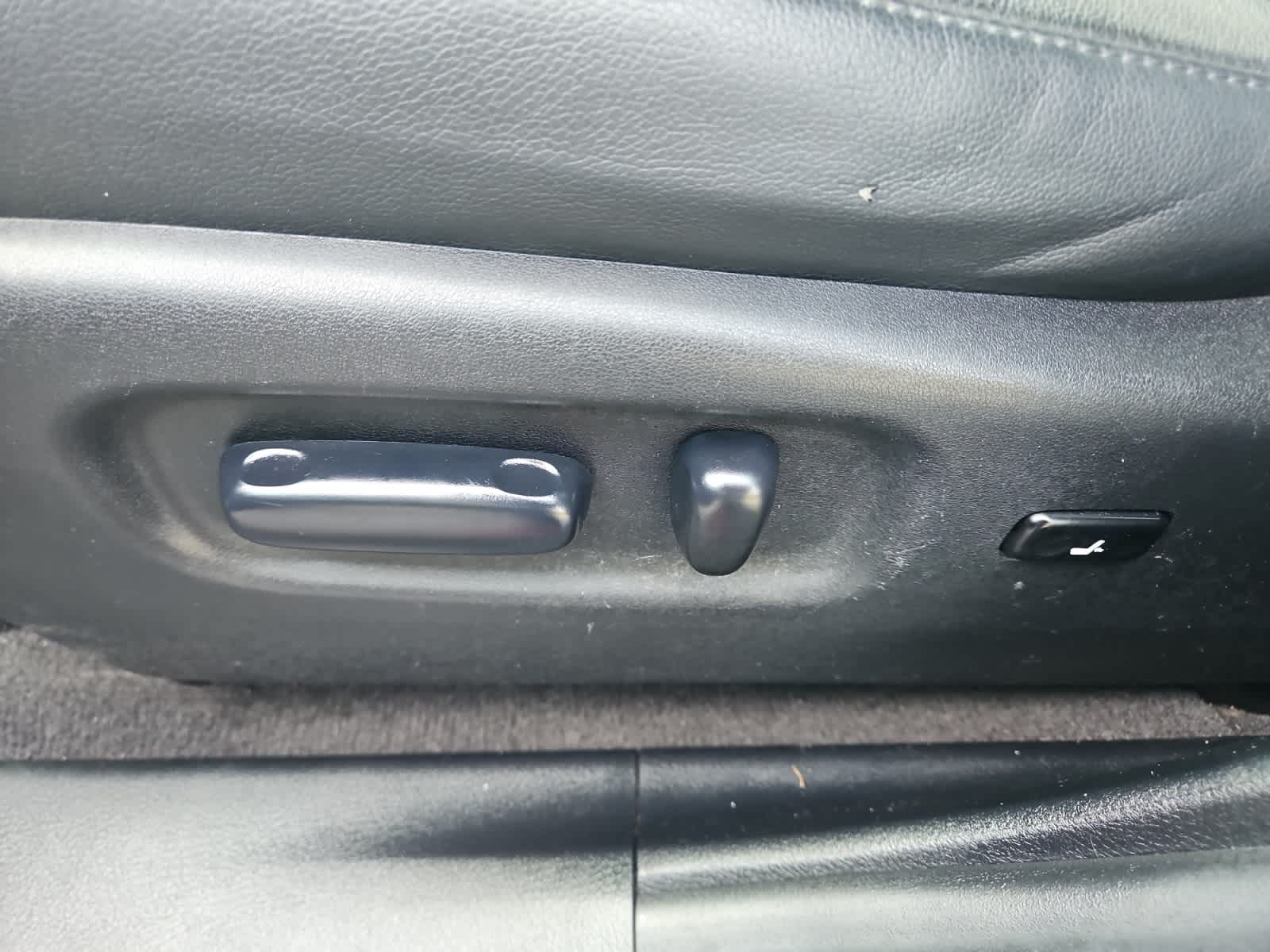 used 2013 Toyota Highlander car, priced at $12,998