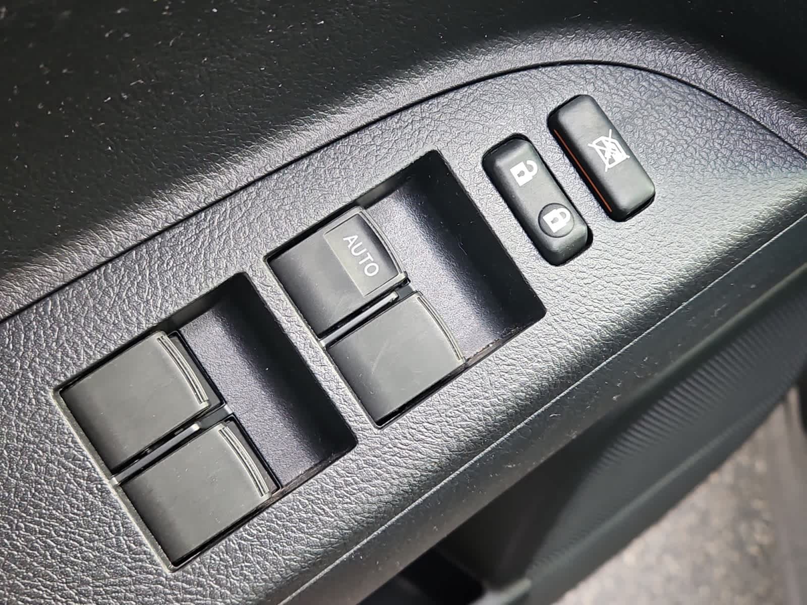 used 2013 Toyota Highlander car, priced at $12,998