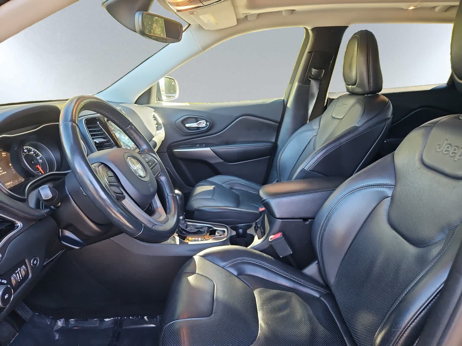 used 2019 Jeep Cherokee car, priced at $15,998