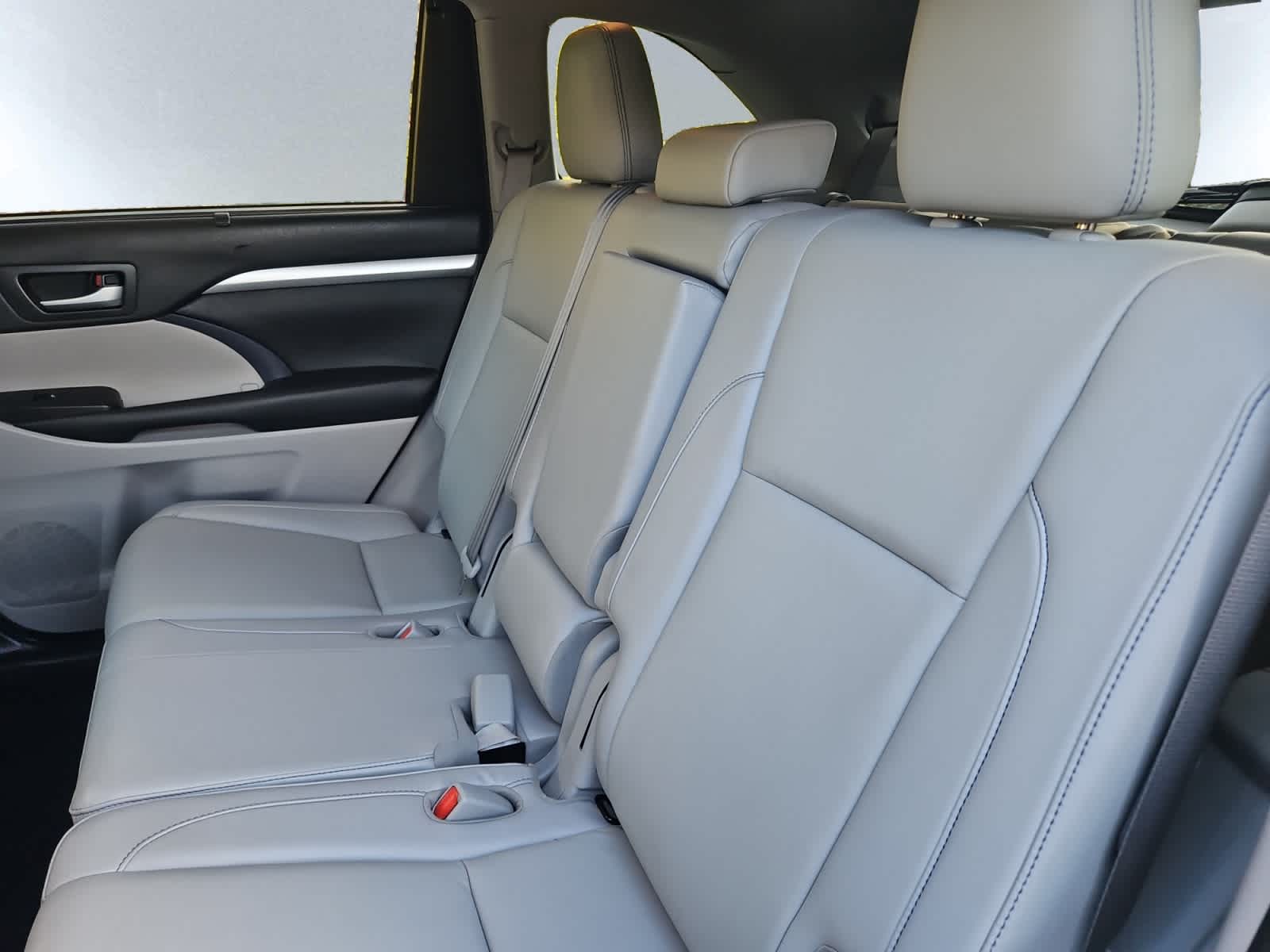 used 2019 Toyota Highlander car, priced at $27,998