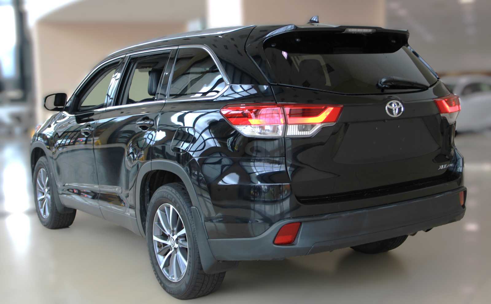 used 2019 Toyota Highlander car, priced at $20,897