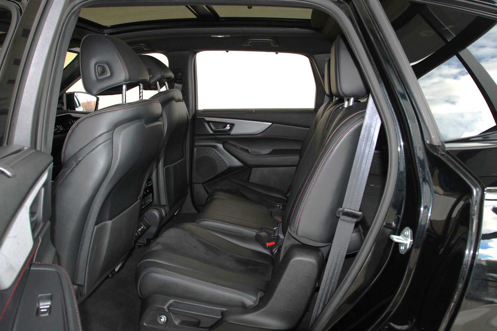 used 2023 Acura MDX car, priced at $44,497